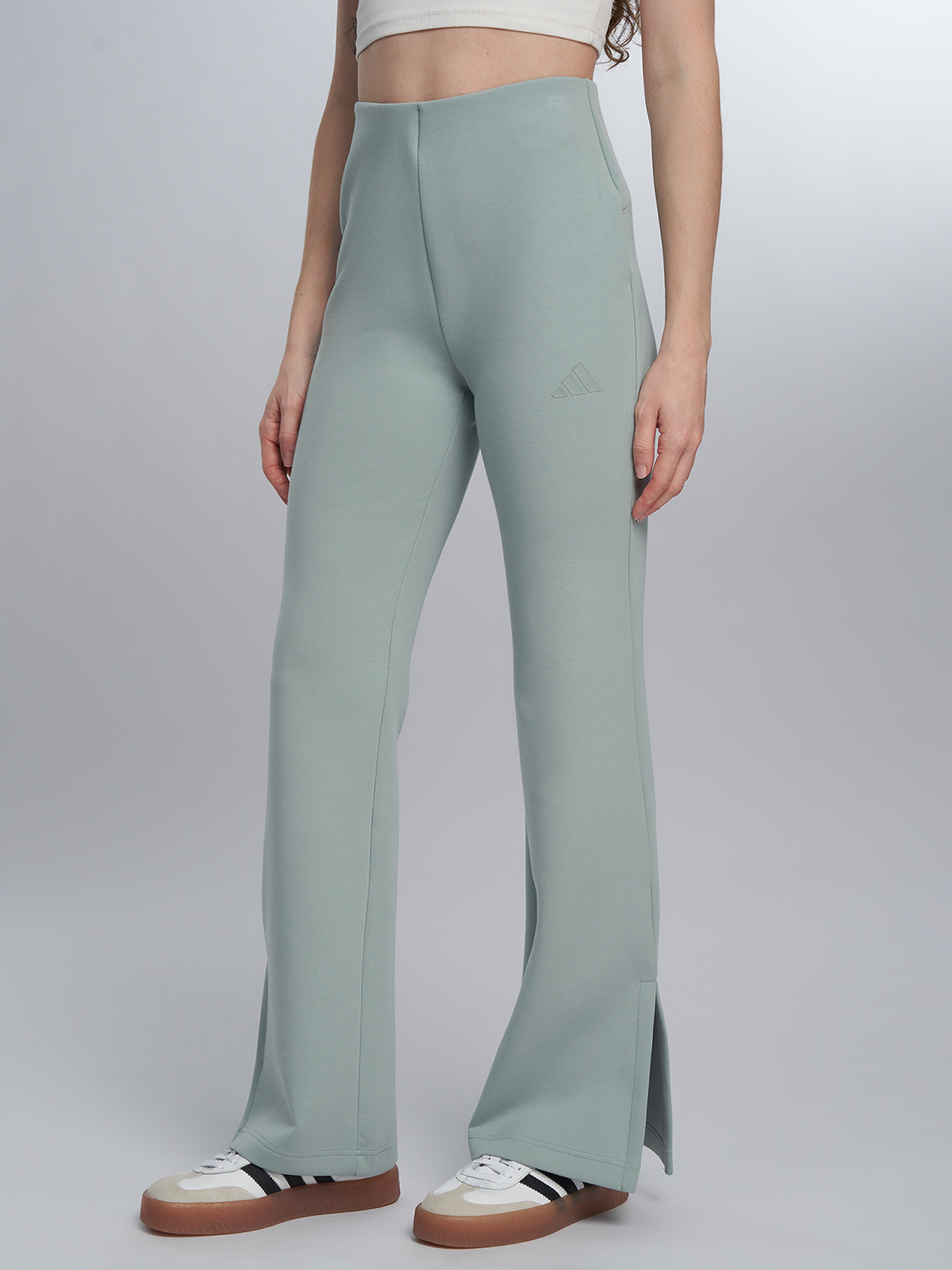 Изображение товара Adidas Женские брюки KA7000A01-. Лето, клеш, облегающие