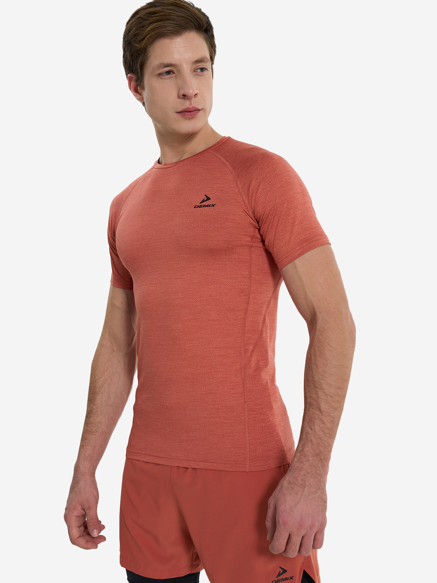 Изображение товара Мужская футболка Demix с технологией MOVI Wick Олегающий крой для фитнеса и тренировок Изображение товара Мужская футболка Demix с технологией MOVI Wick Олегающий крой для фитнеса и тренировок