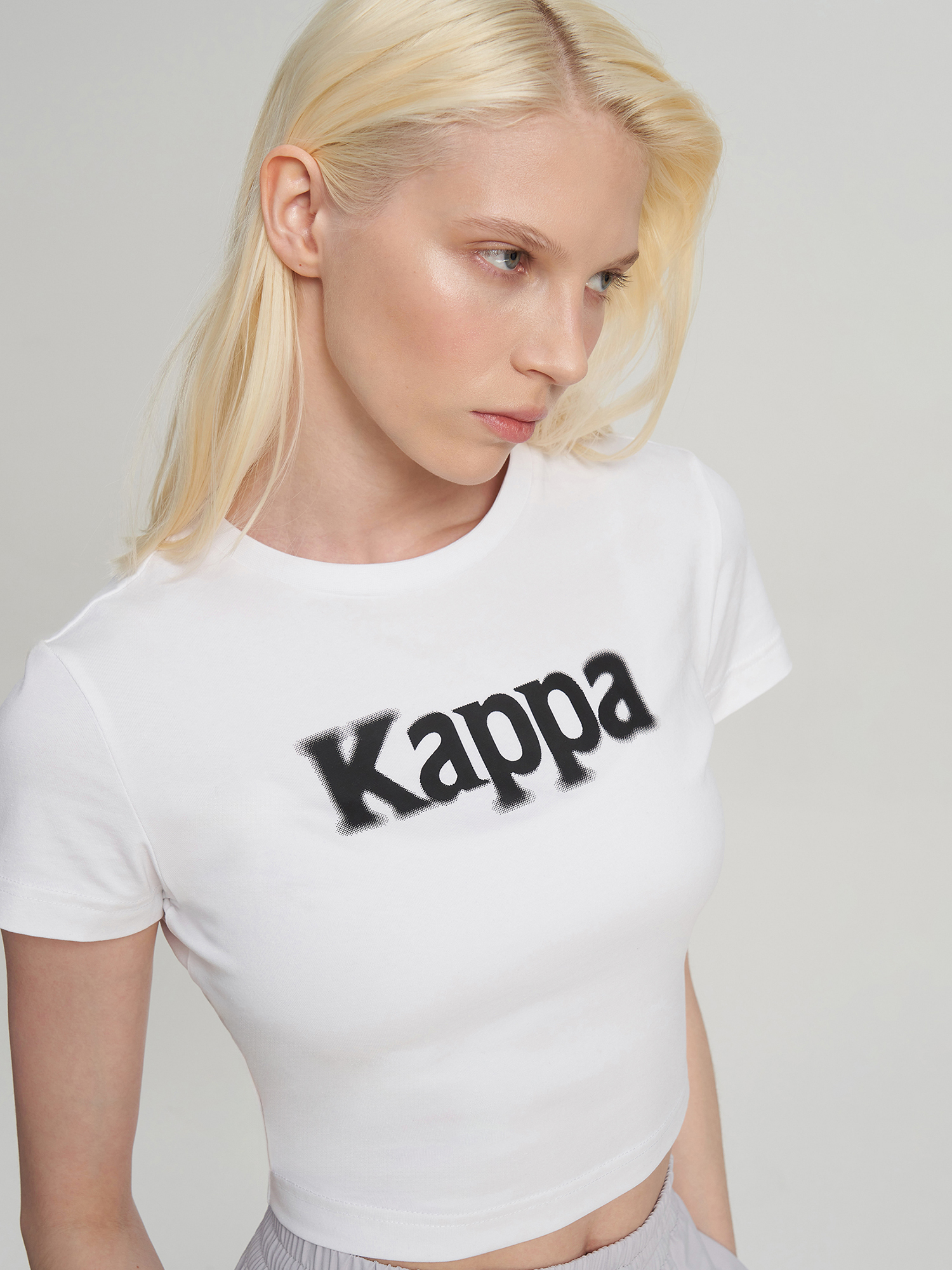 Изображение товара Женская футболка Kappa с логотипом приталенная короткая летняя всесезонная
