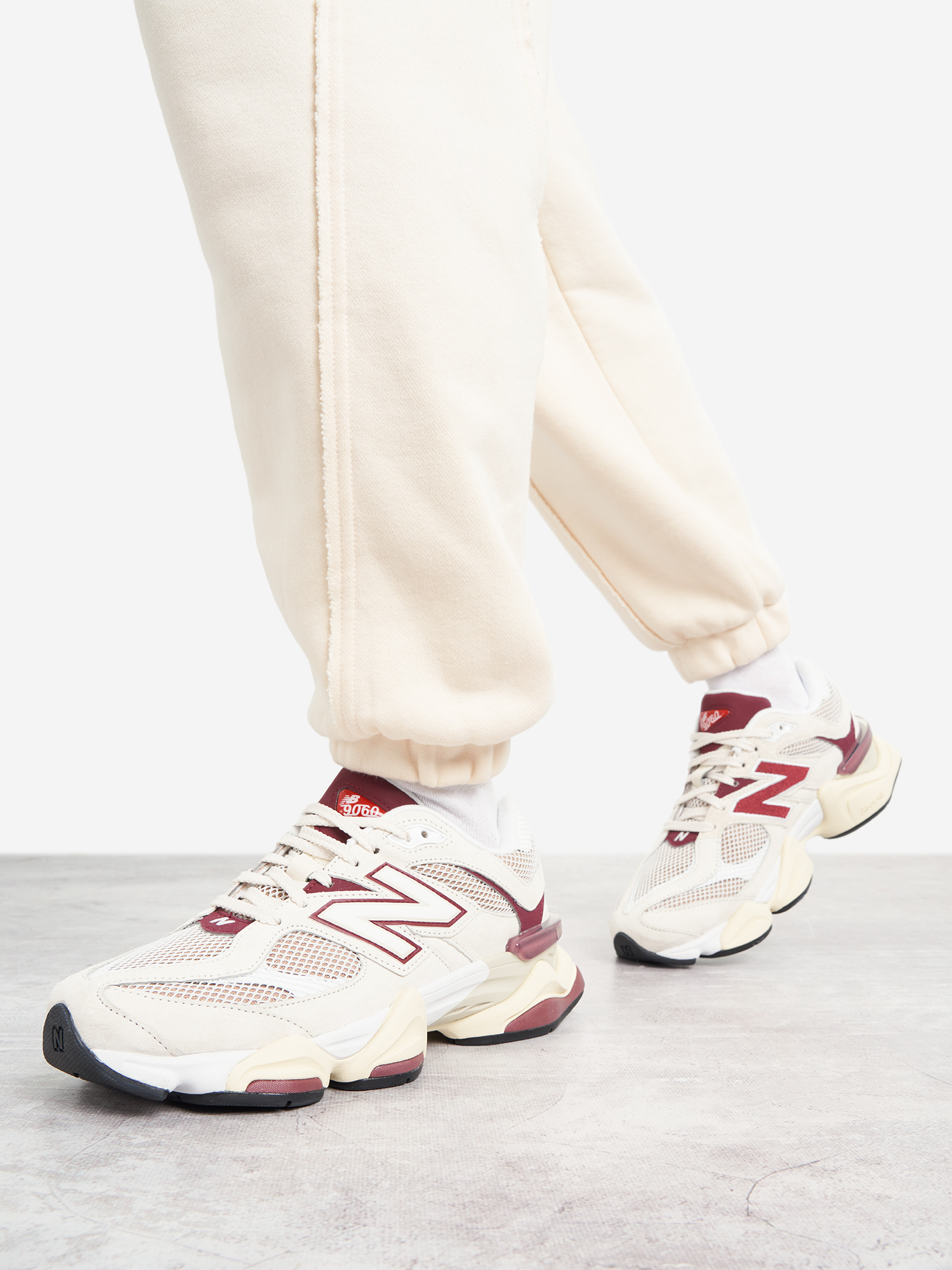 

Кроссовки женские New Balance 9060, Бежевый