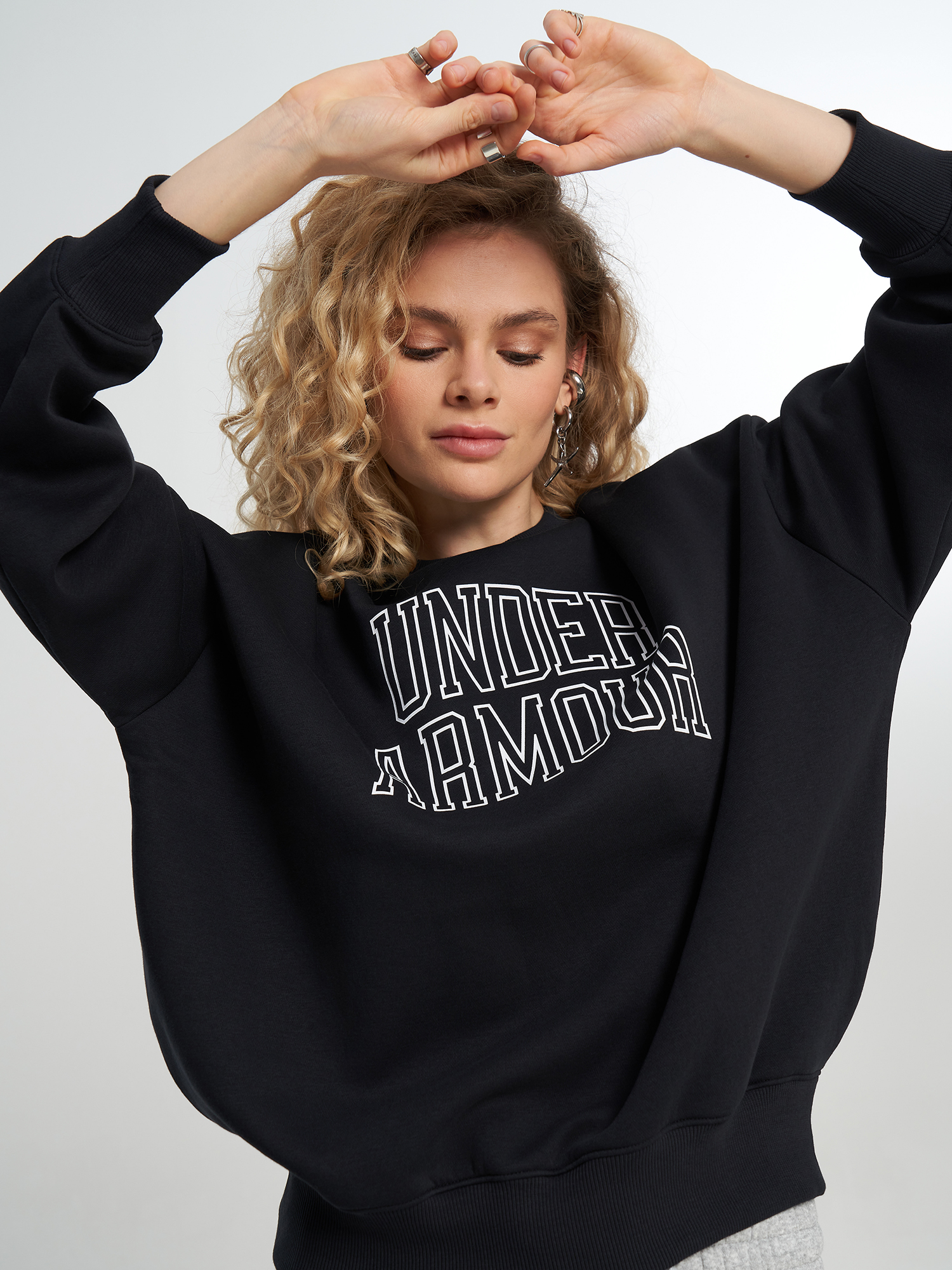 Свитшот женский Under Armour Rival Flc OS Varsity Crew, черный, арт. 6007880U0F-001