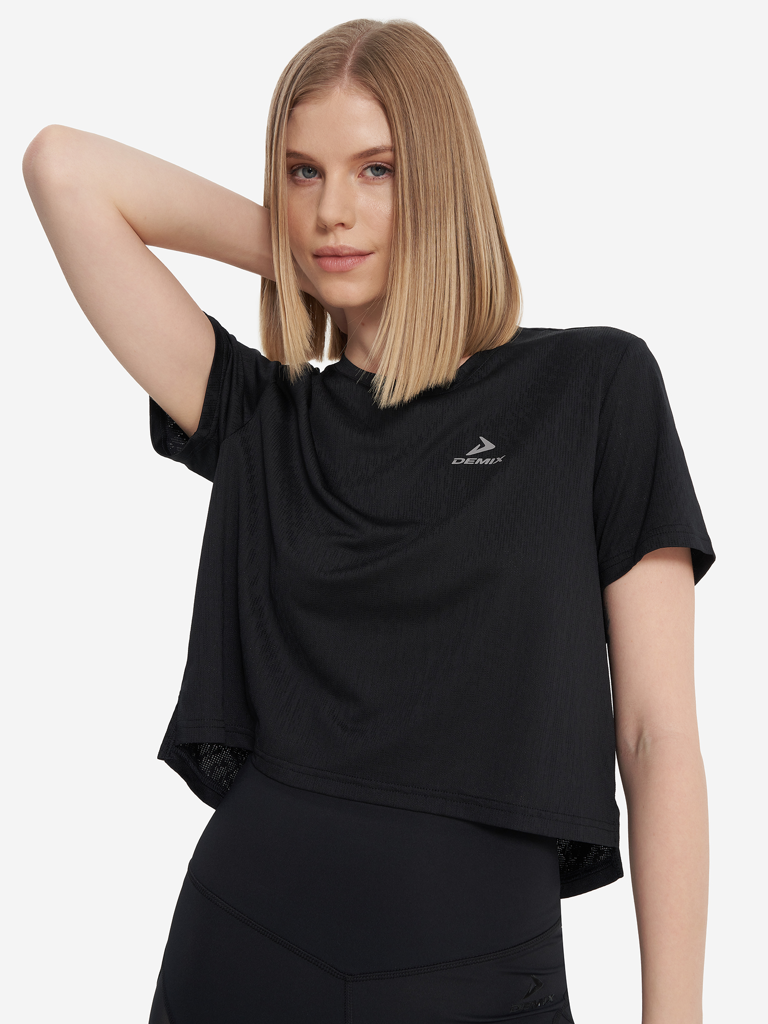 Изображение товара Женская футболка для фитнеса Demix с влаговыводящей технологией