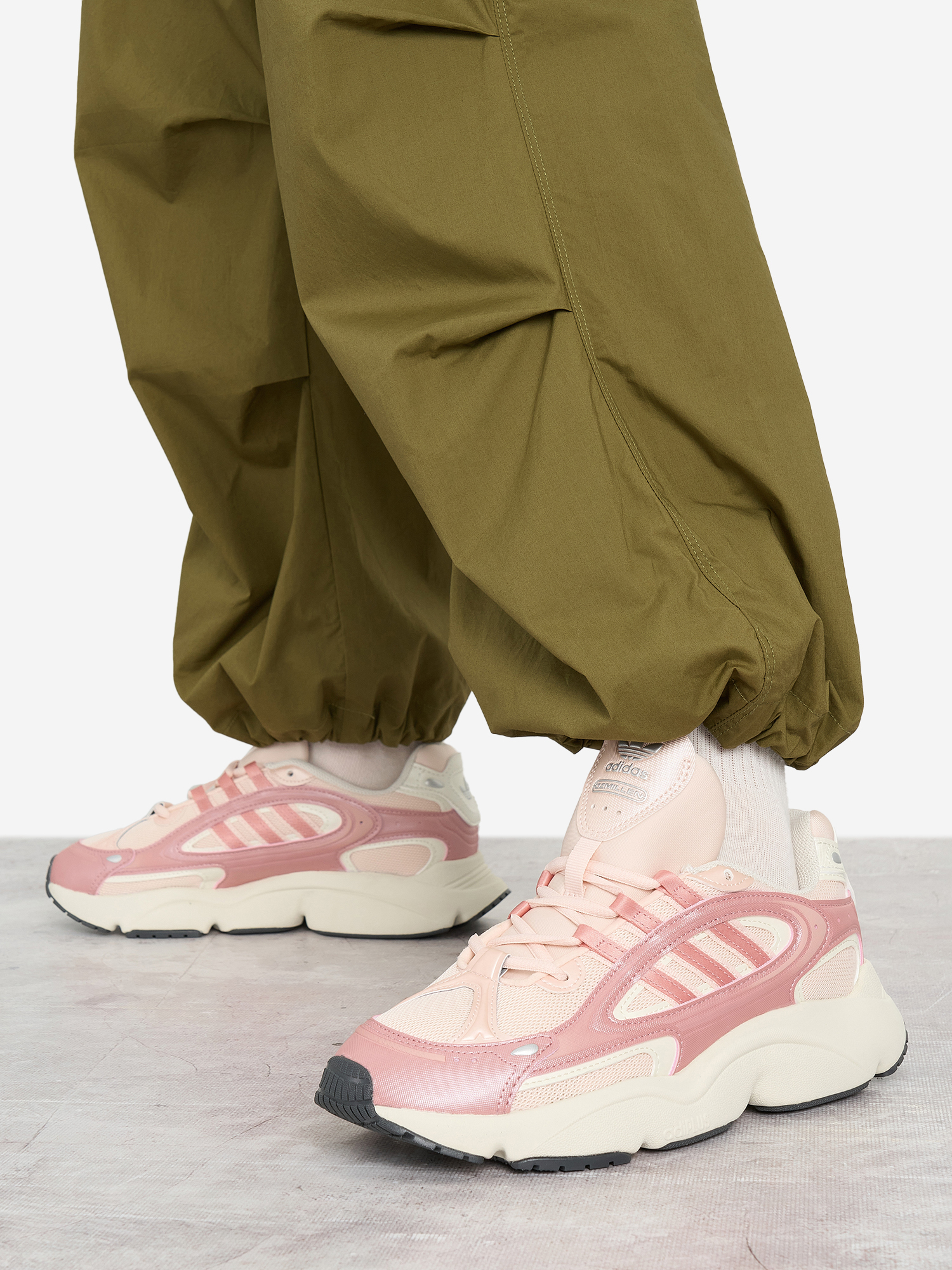 Кроссовки женские adidas Ozmillen, Розовый