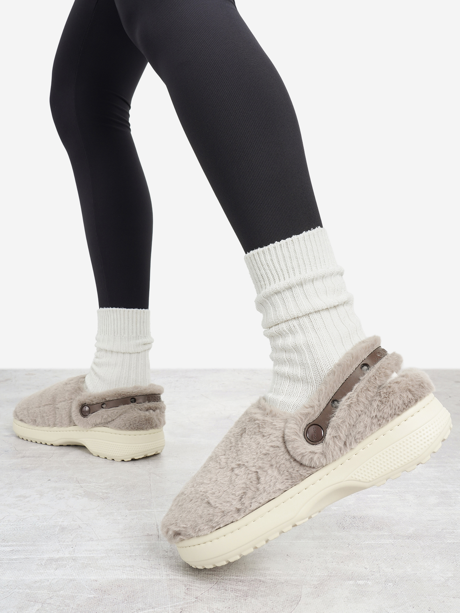 Изображение товара Сабо утепленные женские Crocs Classic Серый/бежевый