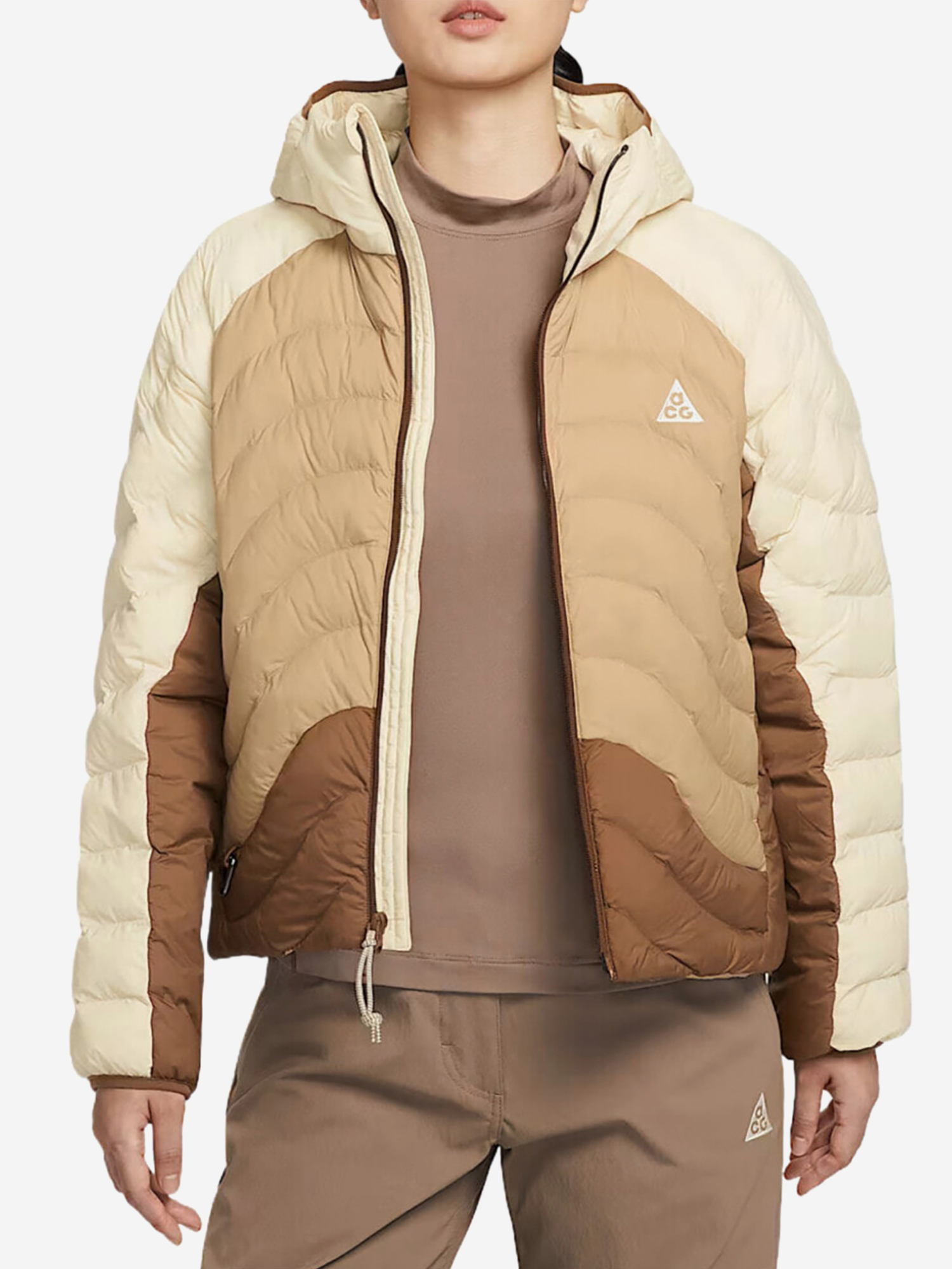 Изображение товара Женская спортивная куртка Nike ACG LAVA FLOW PUFFER - тепло и стиль для демисезона