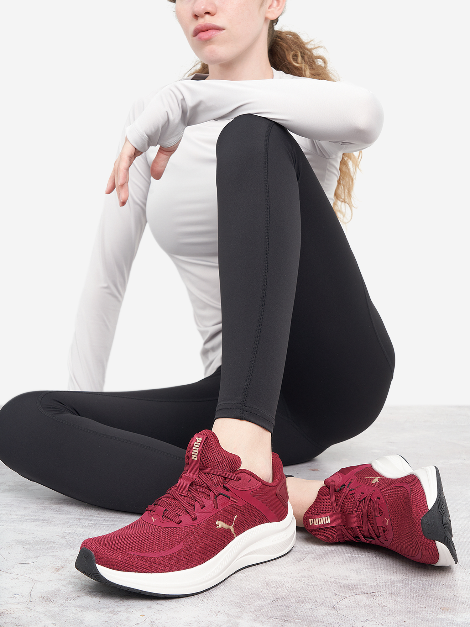 Изображение товара Кроссовки женские PUMA Skyrocket Lite 2 Alt для бега и прогулок бордовые бежевые с золотом