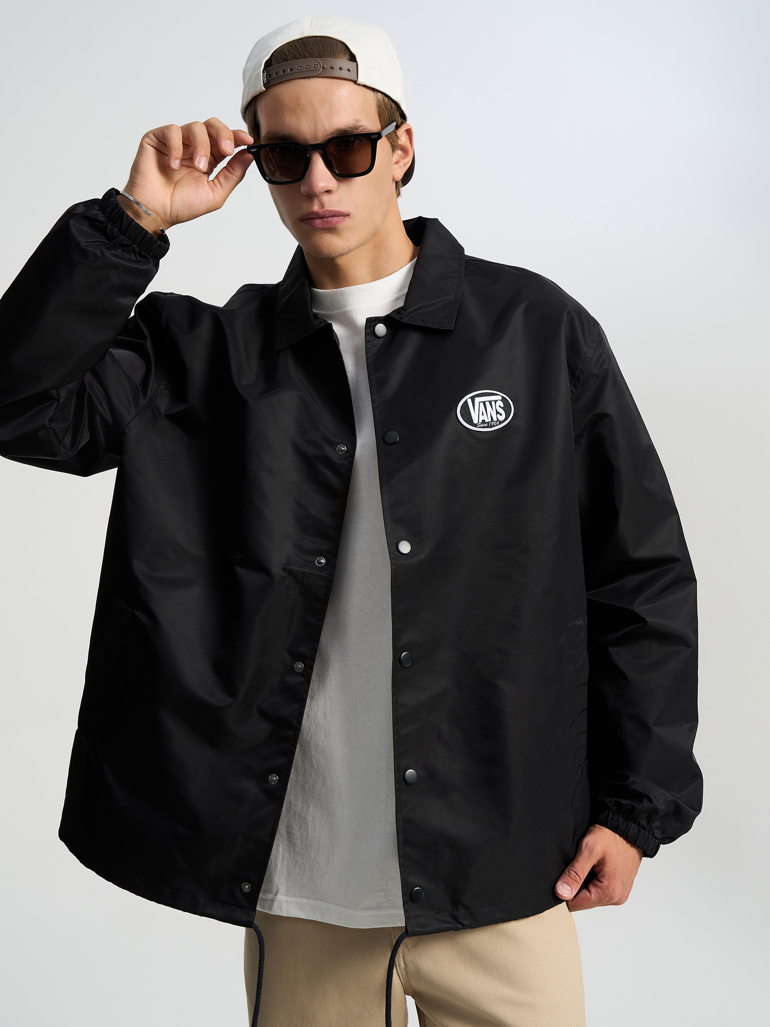 Изображение товара Ветровка мужская Vans Torrey Nylon Coaches Jacket 2.0 Изображение товара Ветровка мужская Vans Torrey Nylon Coaches Jacket 2.0