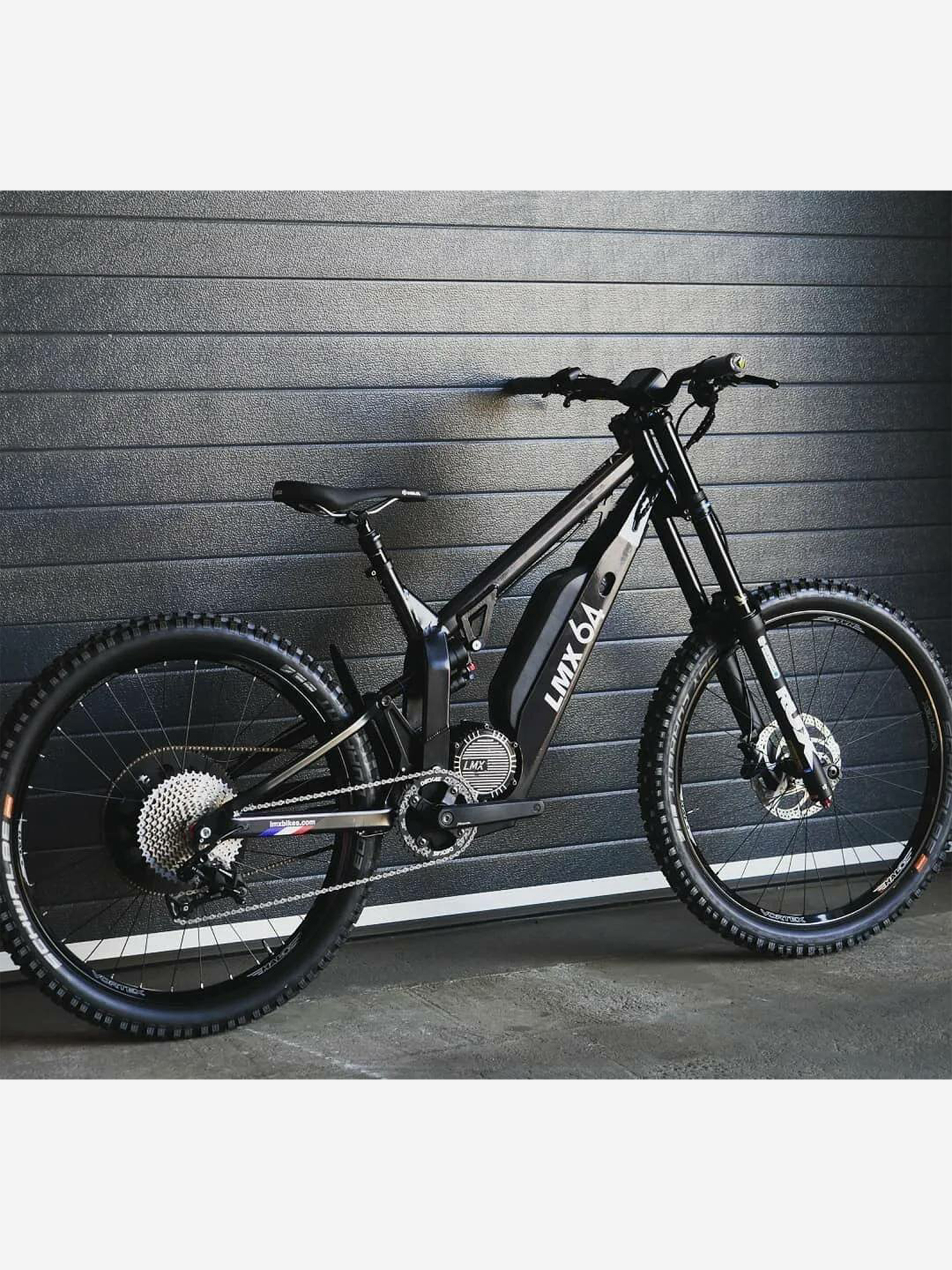 

Электровелосипед LMX Bikes - LMX 64, 2500Вт, 54В, 24Ач, двухподвесная рама, 27,5", Франция, Черный