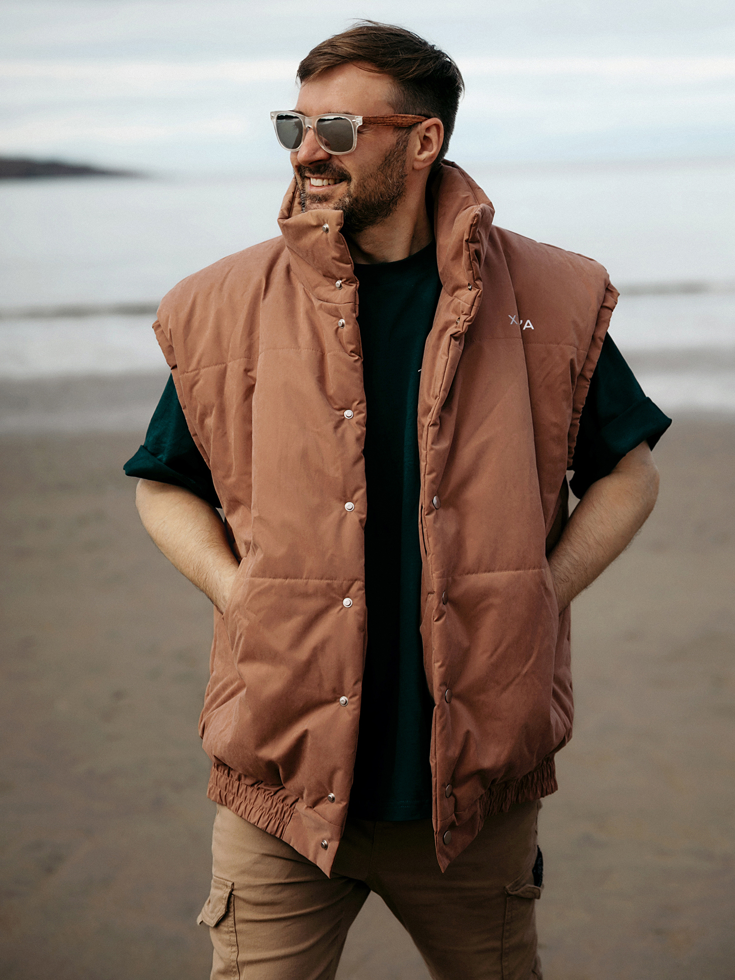 Изображение товара Утепленная мужская жилетка оверсайз демисезонная XVOYA мокко