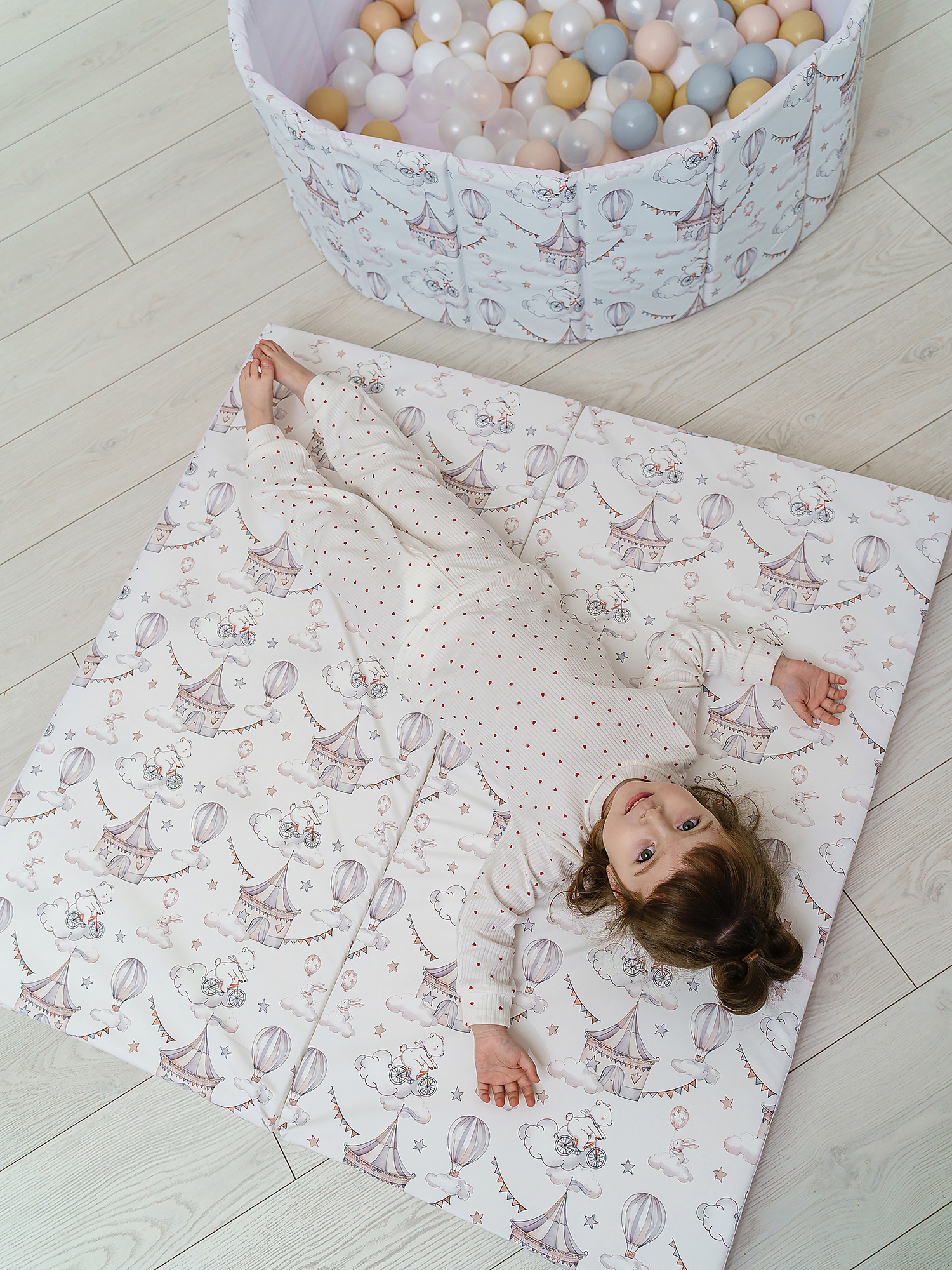 Изображение товара Мягкий щит 100х100х8 см для детской гимнастики на шведской стенке CIRKUS