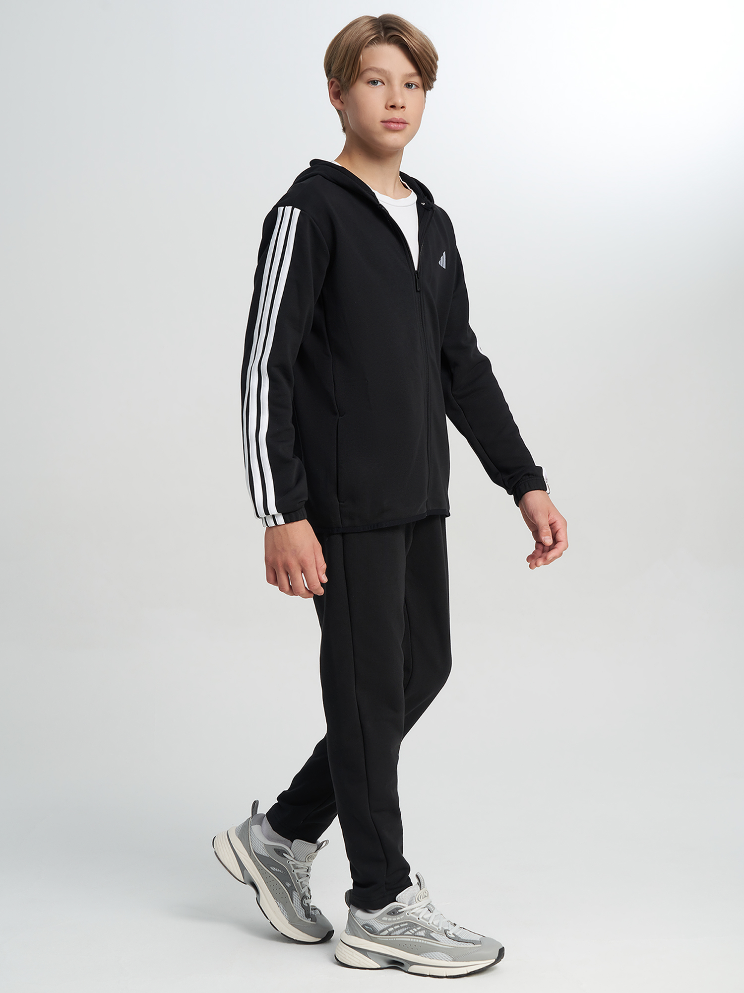 Изображение товара Костюм для мальчиков adidas летний спортивный прямой со шнурком