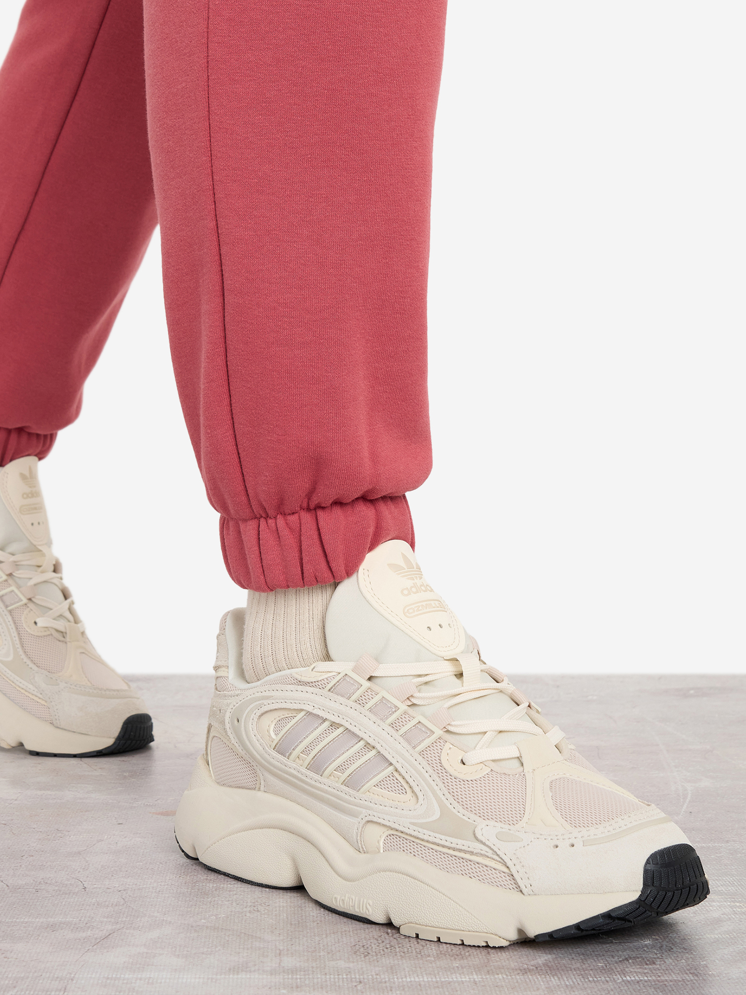 Кроссовки женские adidas Ozmillen, Бежевый