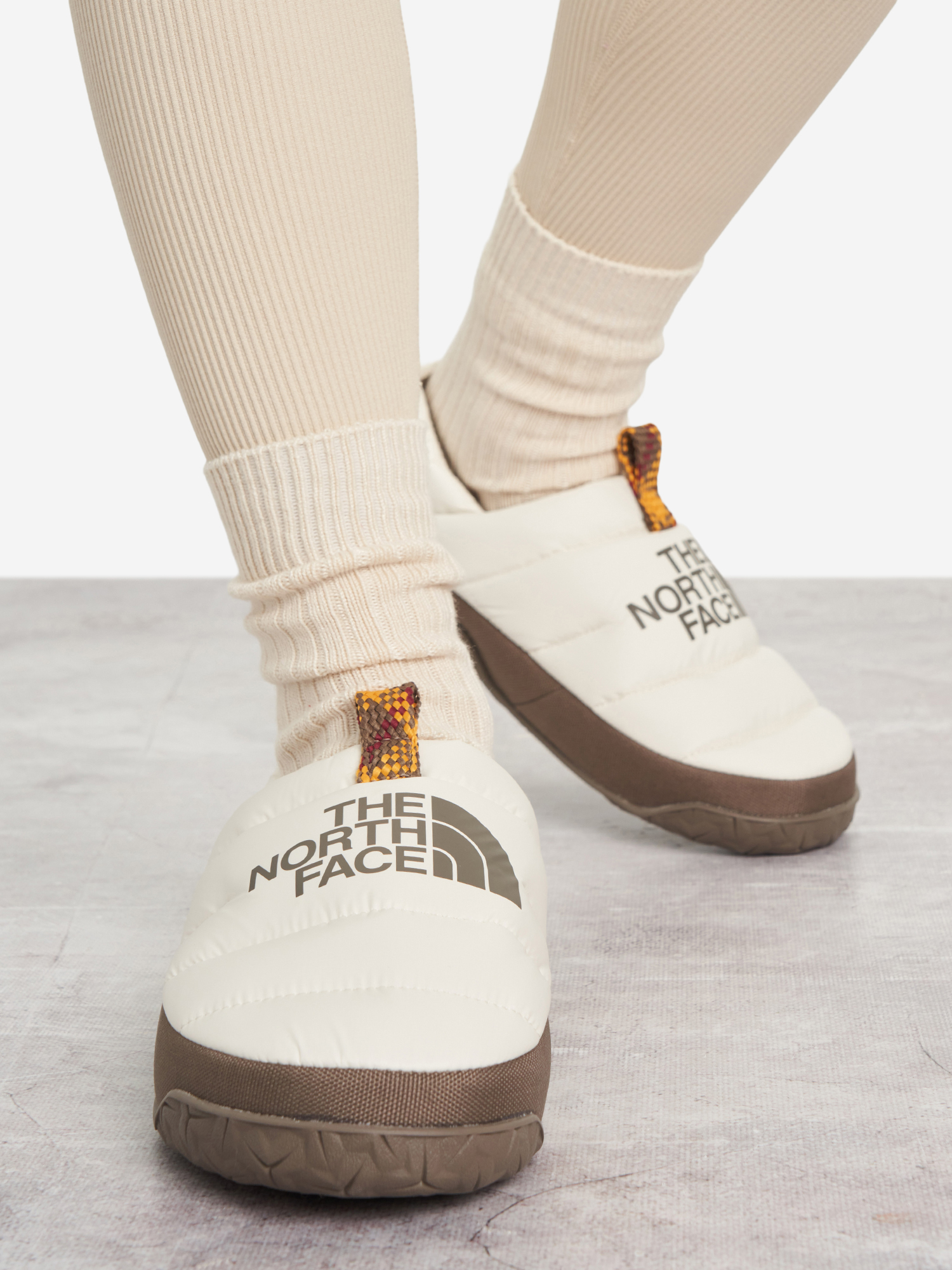 Слипоны утепленные The North Face Nuptse Mule, бежевый, арт. nf0a5g2bei61t1k-.