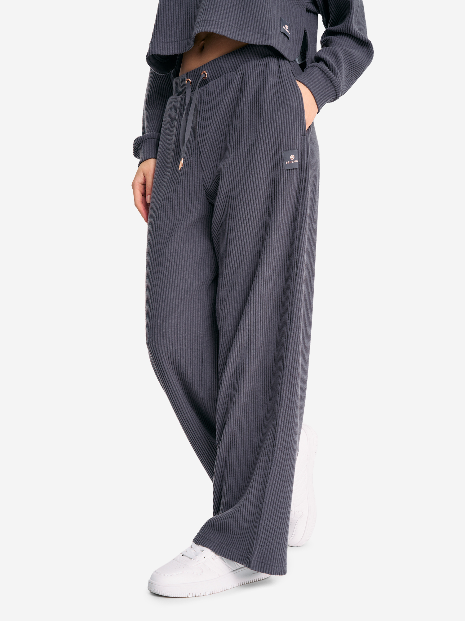 Изображение товара Женские брюки Sensana Чиа из капсулы с высоким поясом и свободным кроем