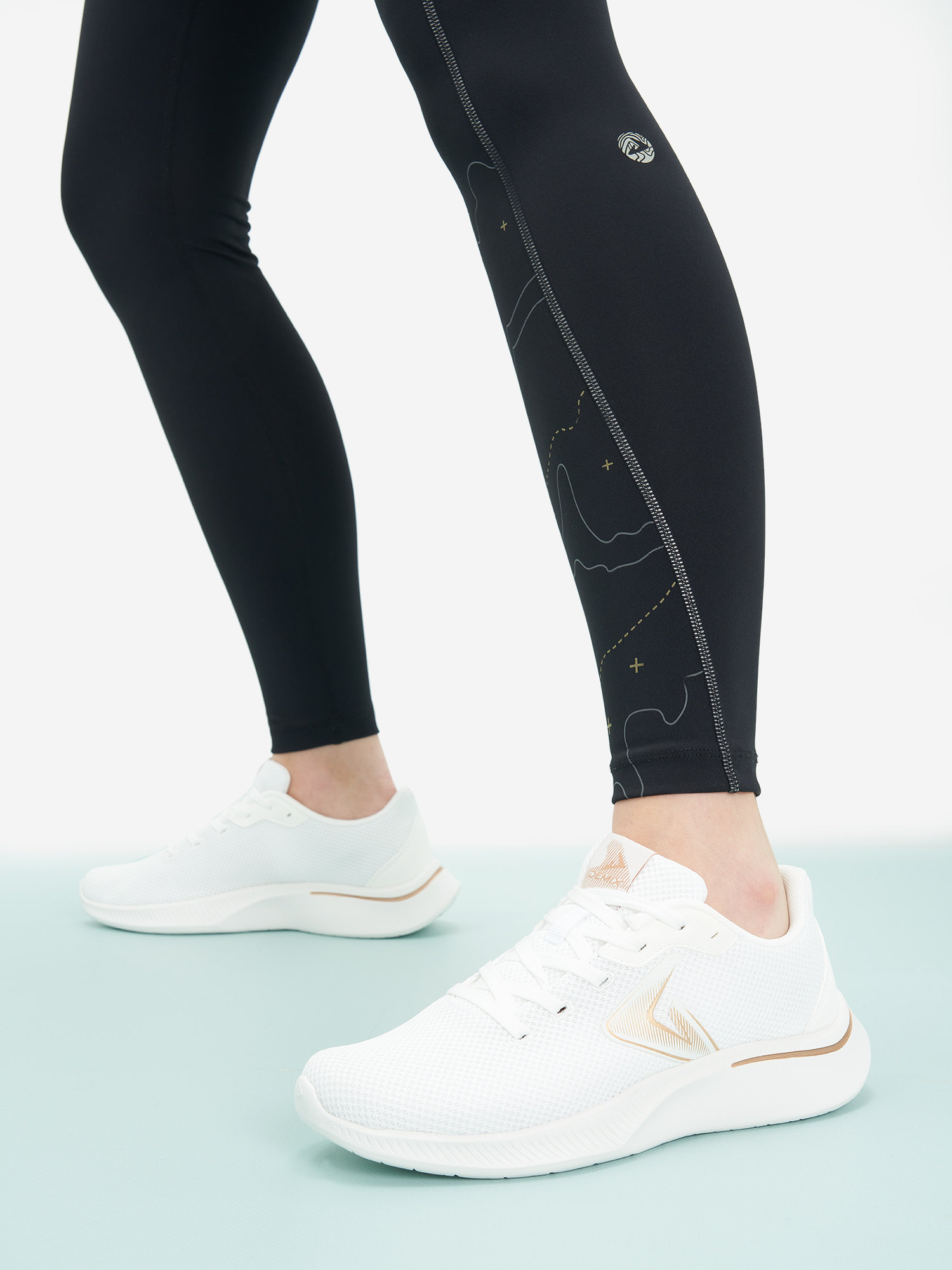 

Кроссовки женские Demix Turbo, Бежевый