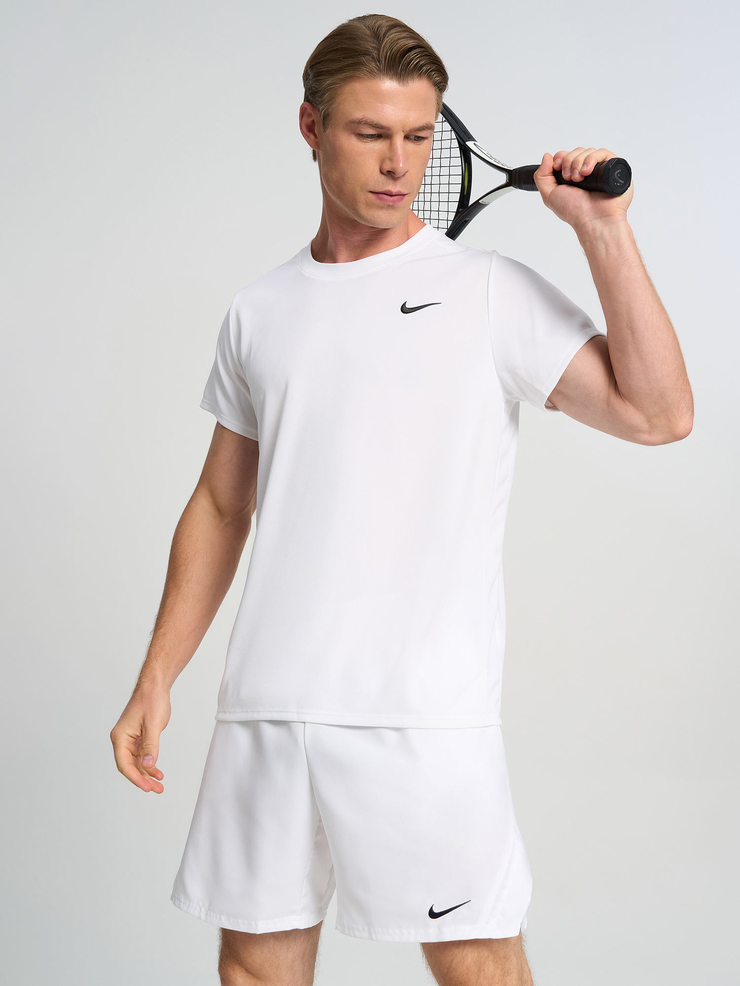 Изображение товара Мужская футболка Nike для тенниса обтягивающая с логотипом синтетика