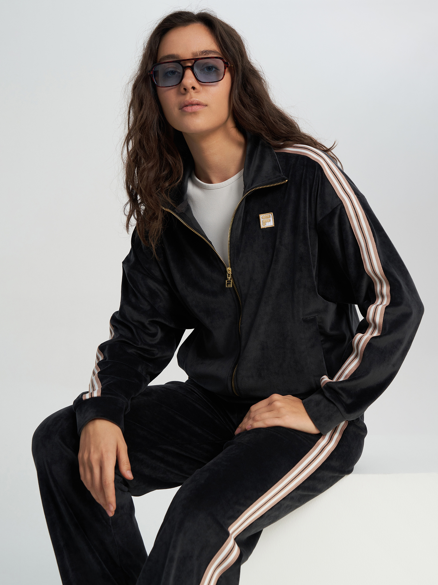 Изображение товара Женская спортивная олимпийка FILA с молнией и карманами
