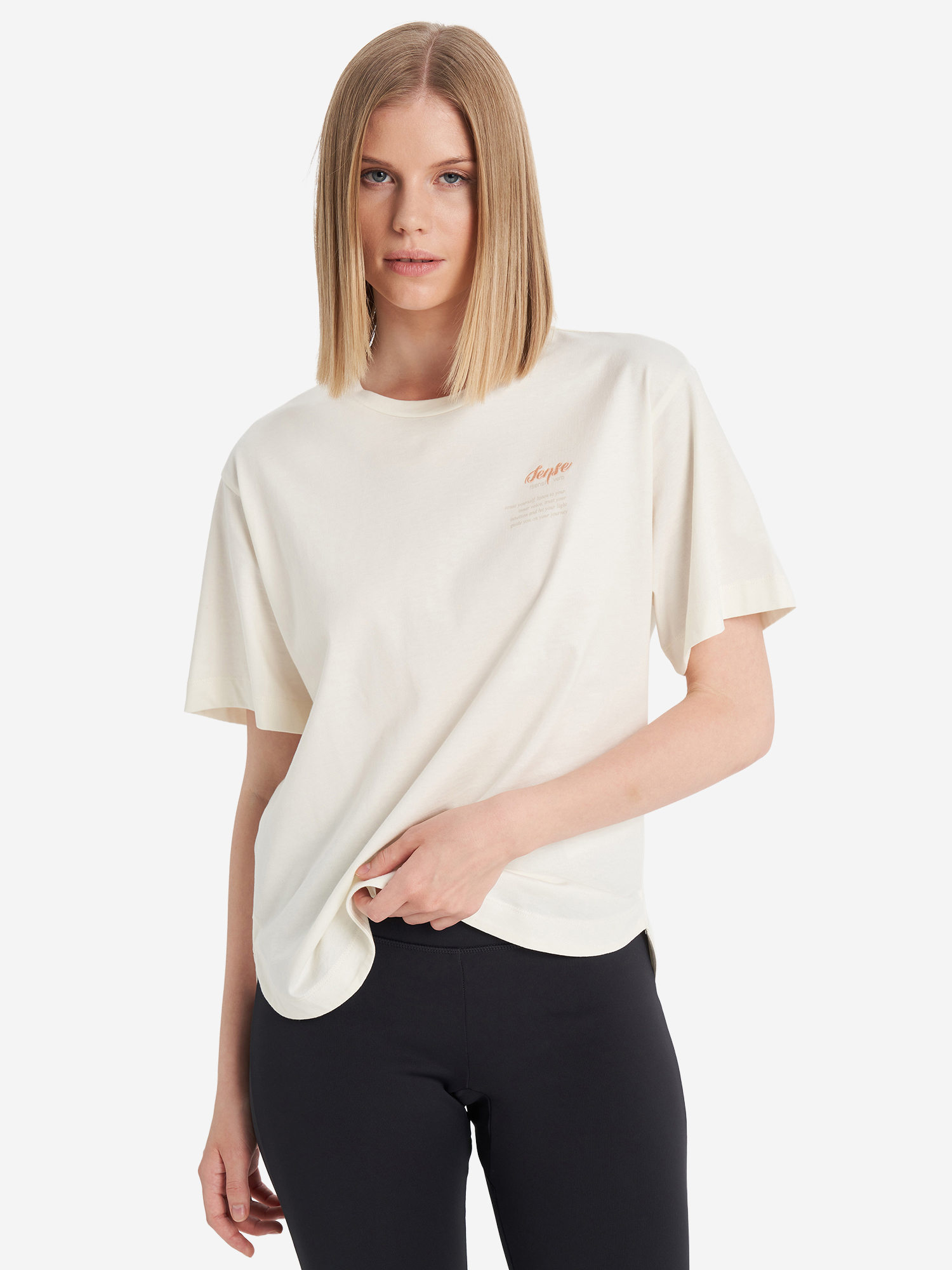 Изображение товара Женская футболка Sensana из органического хлопка с принтом и свободным кроем Изображение товара Женская футболка Sensana из органического хлопка с принтом и свободным кроем