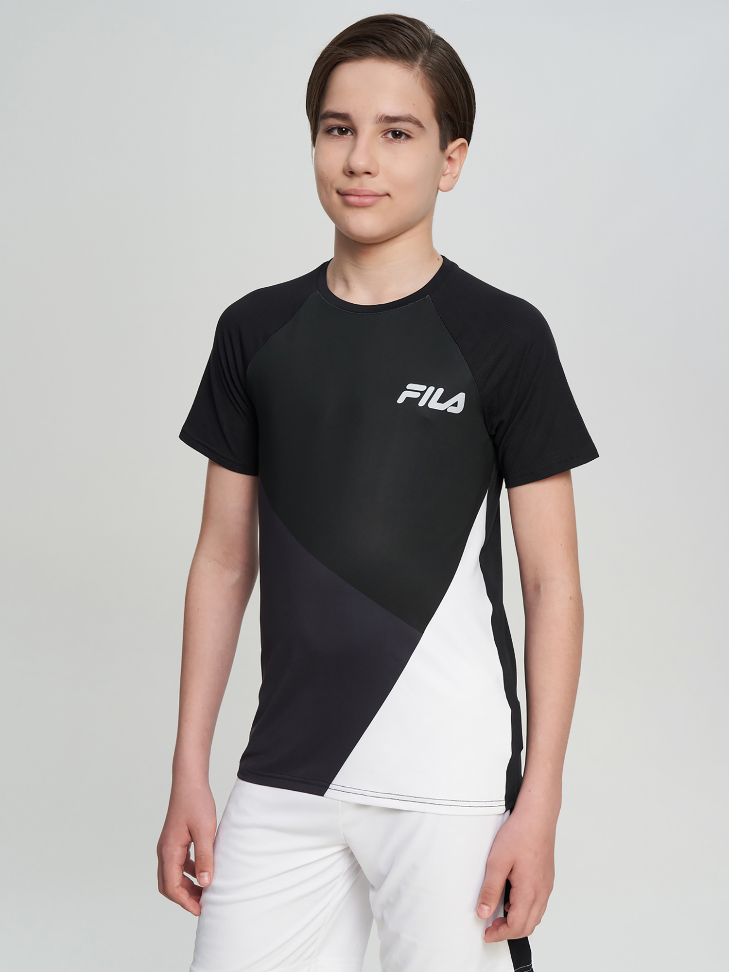 Изображение товара Футболка для мальчиков FILA с логотипом - легкая эластичная спортивная футболка