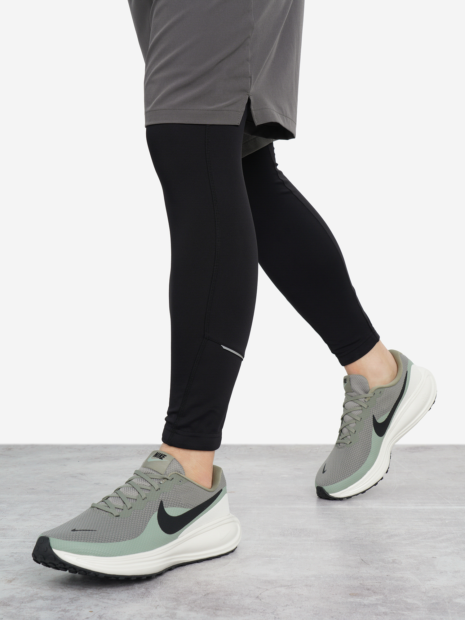 Кроссовки Nike Revolution 8, коричневый, арт. hj9198