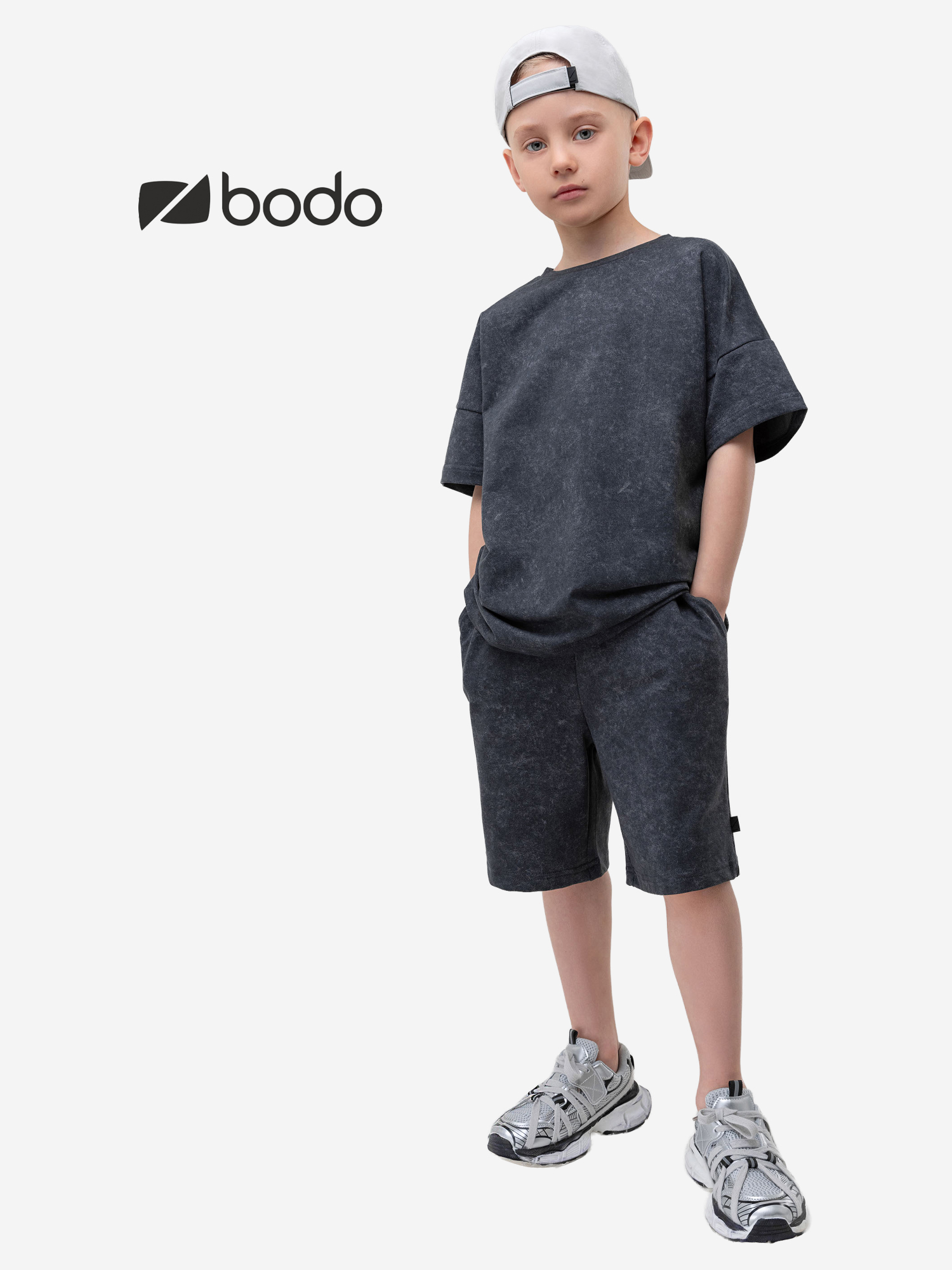 Изображение товара Костюм для мальчиков bodo темно-серый спортивный комбинезон для детей Изображение товара Костюм для мальчиков bodo темно-серый спортивный комбинезон для детей
