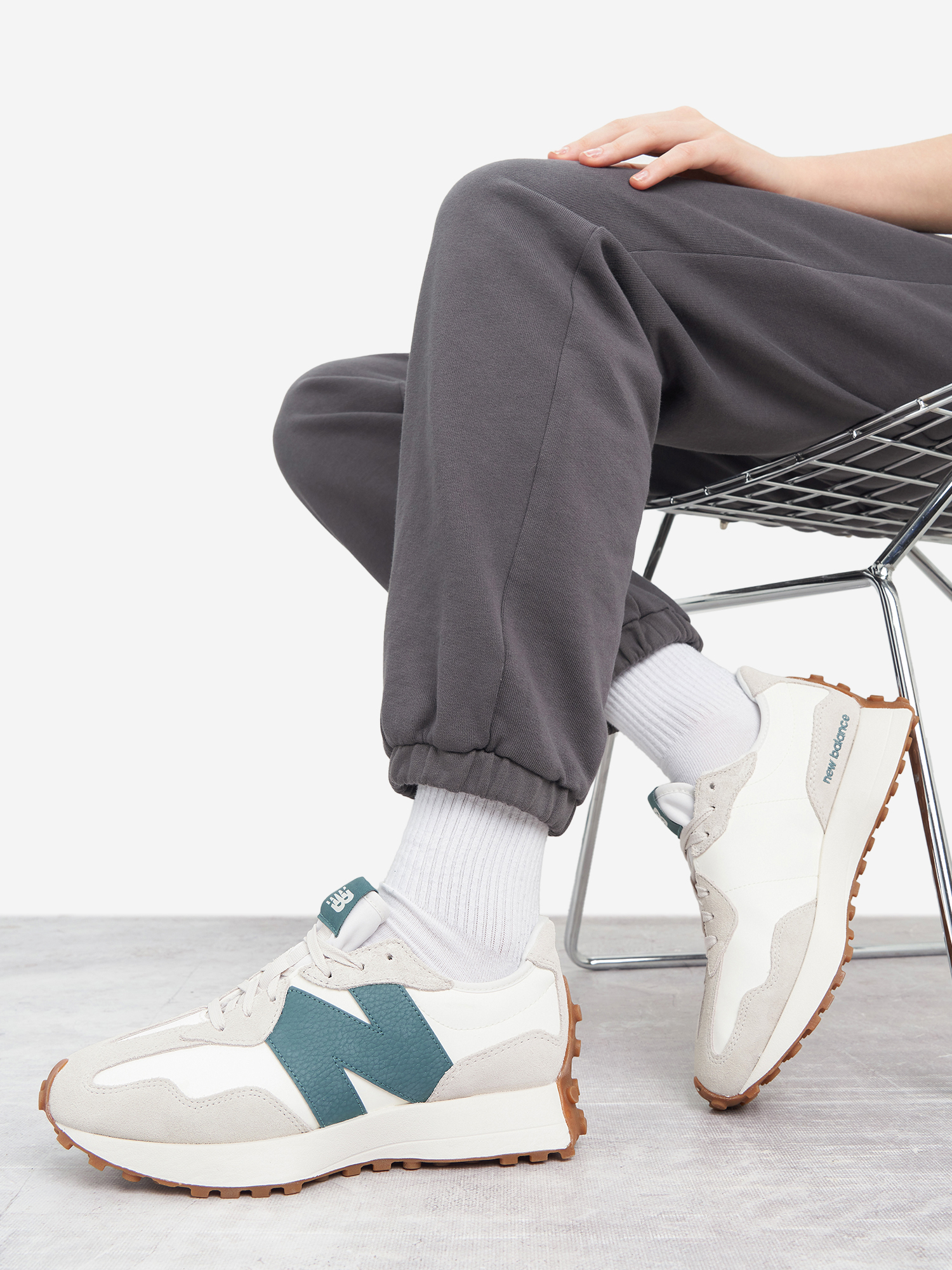 

Кроссовки женские New Balance 327, Белый