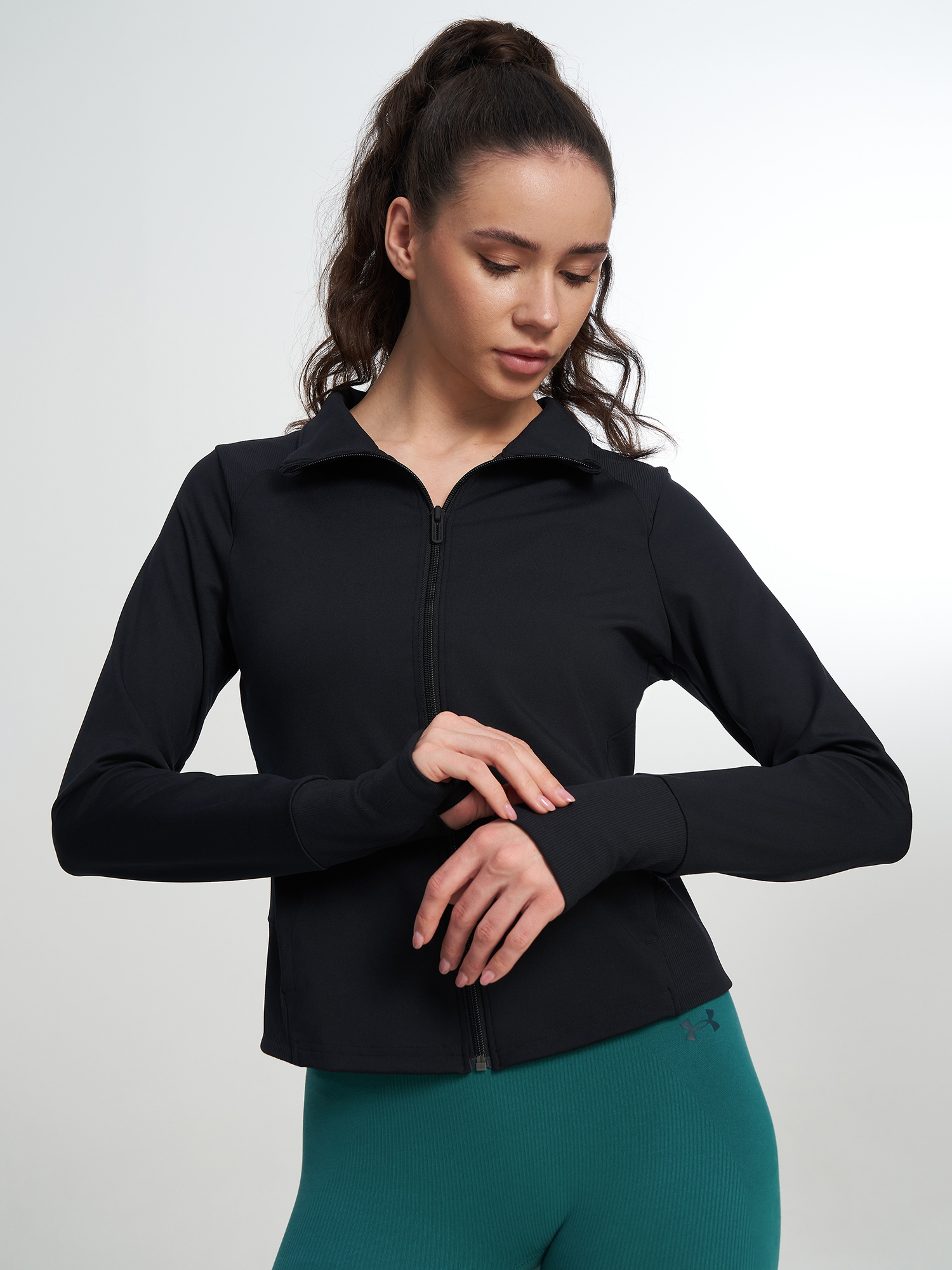 Изображение товара Женская тренировочная куртка Under Armour легкая ветрозащитная