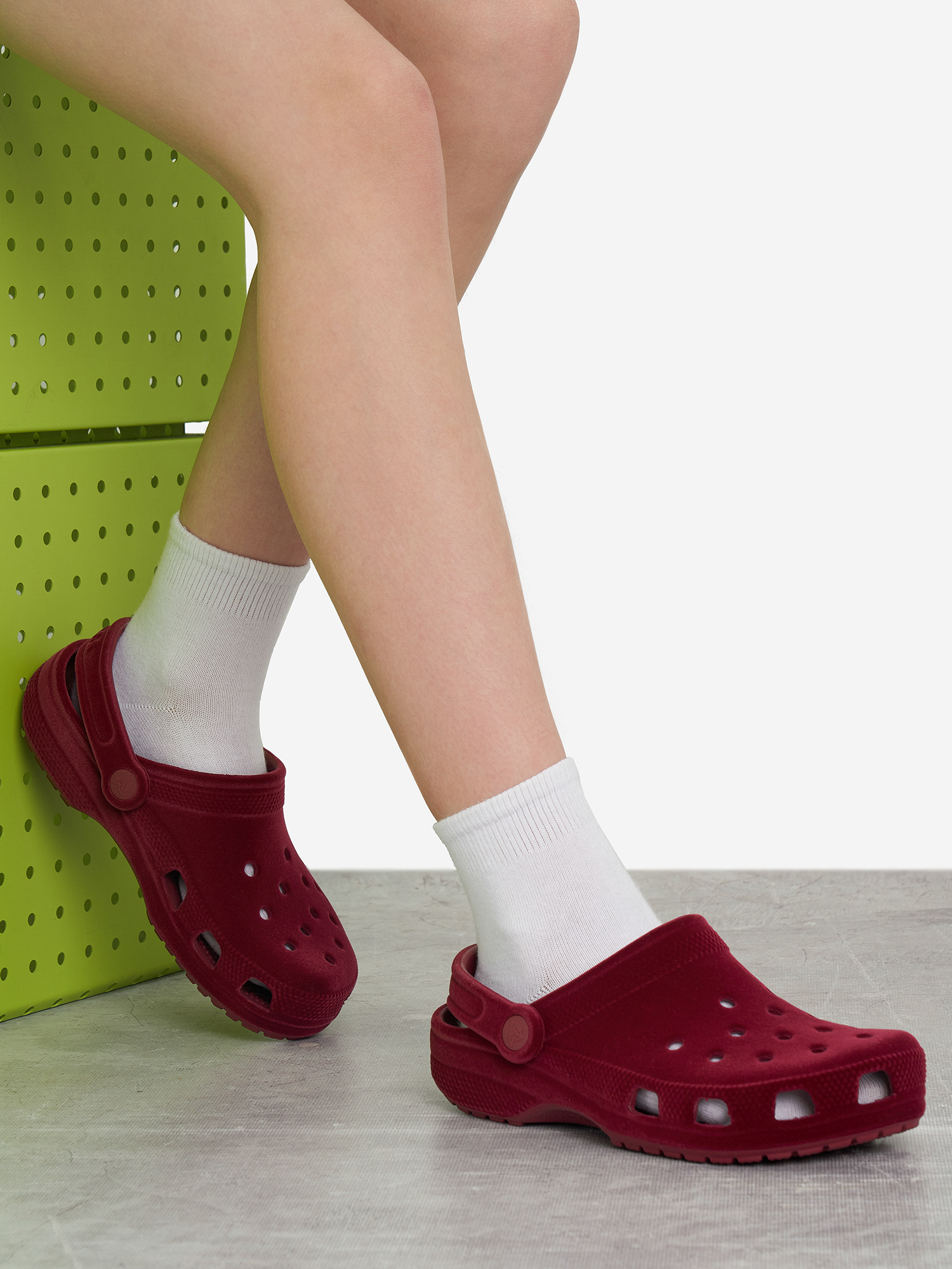 Изображение товара Сабо для девочек Crocs Classic Velvet Clog, Бордовый