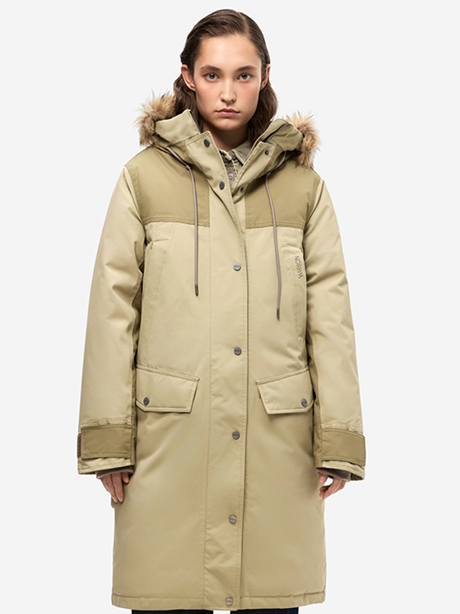 Изображение товара Женская мембранная зимняя куртка NORPPA Iremel с съемной опушкой