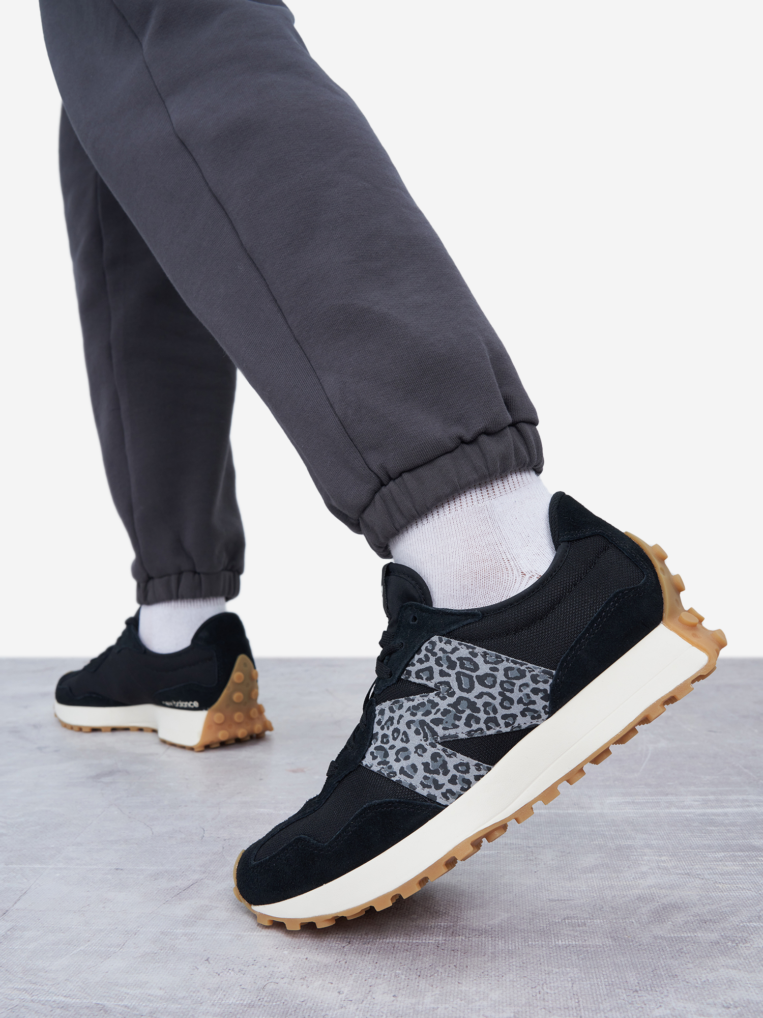 

Кроссовки женские New Balance 327, Черный