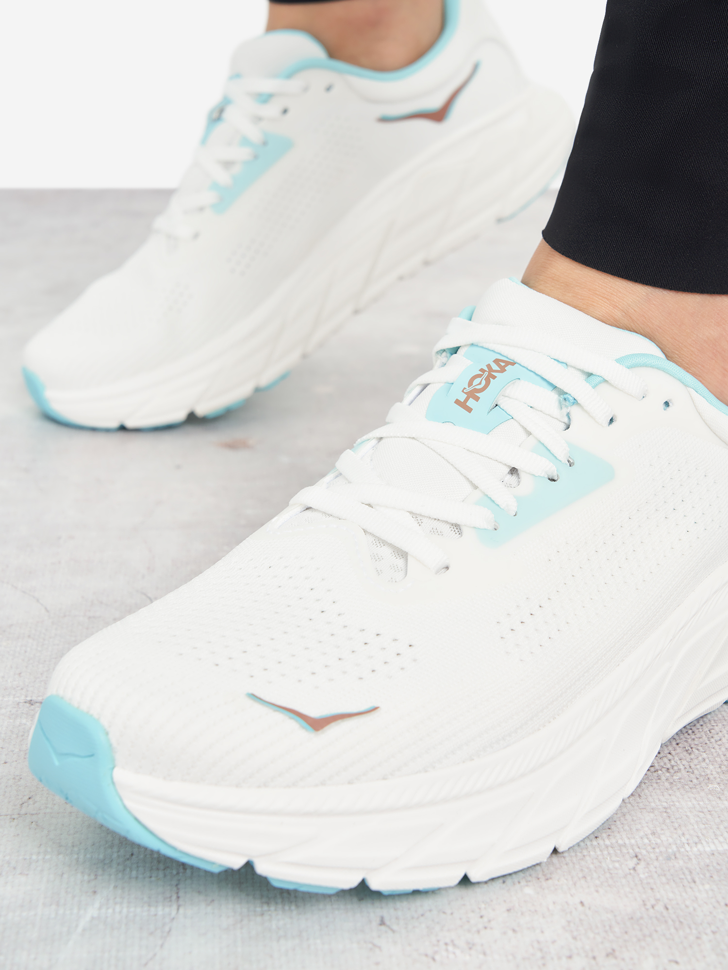 фото Кроссовки женские hoka one one arahi 7, белый