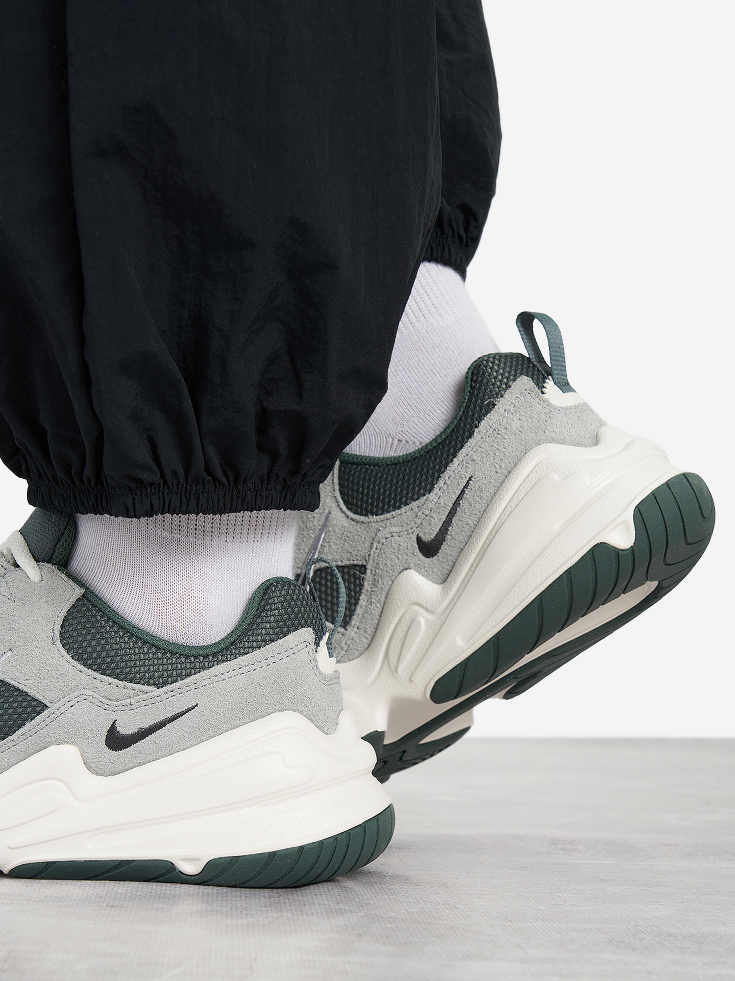 фото Кроссовки женские nike tech hera, зеленый