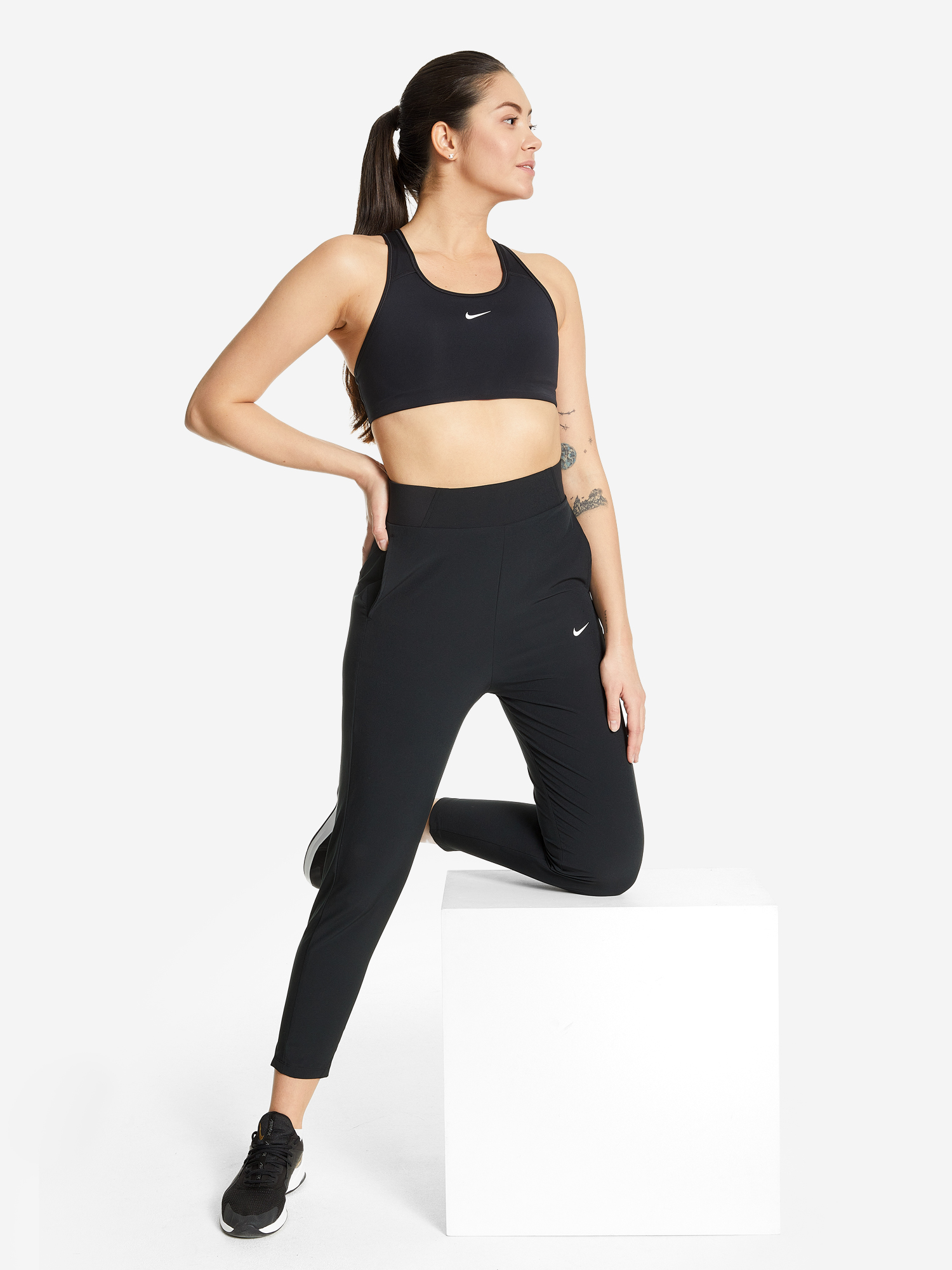 Спортивный топ бра Nike Dri-FIT Swoosh, Черный BV3636N06-010, размер 48-50 - фото 3