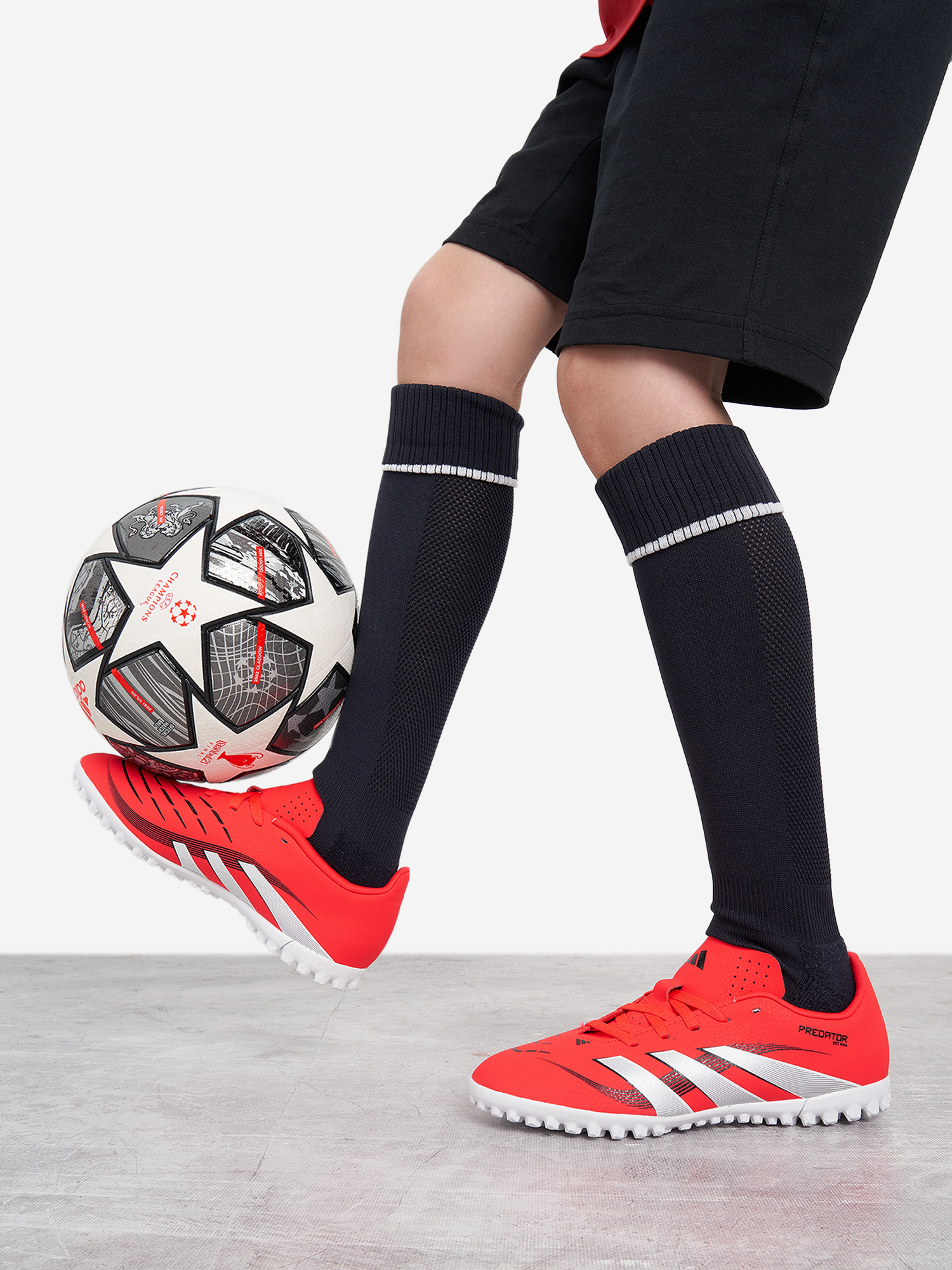 

Бутсы для мальчиков adidas Predator Club Tf J, Красный