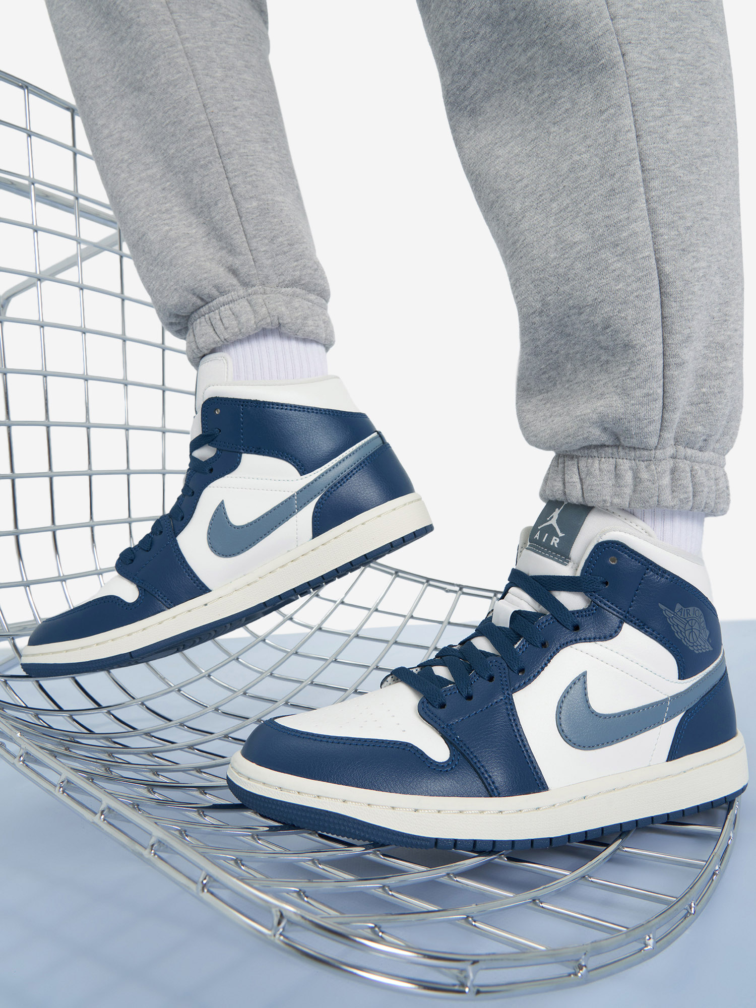 Кеды женские Nike Air Jordan 1 Mid, Синий кроссовки для мальчиков nike md valiant синий