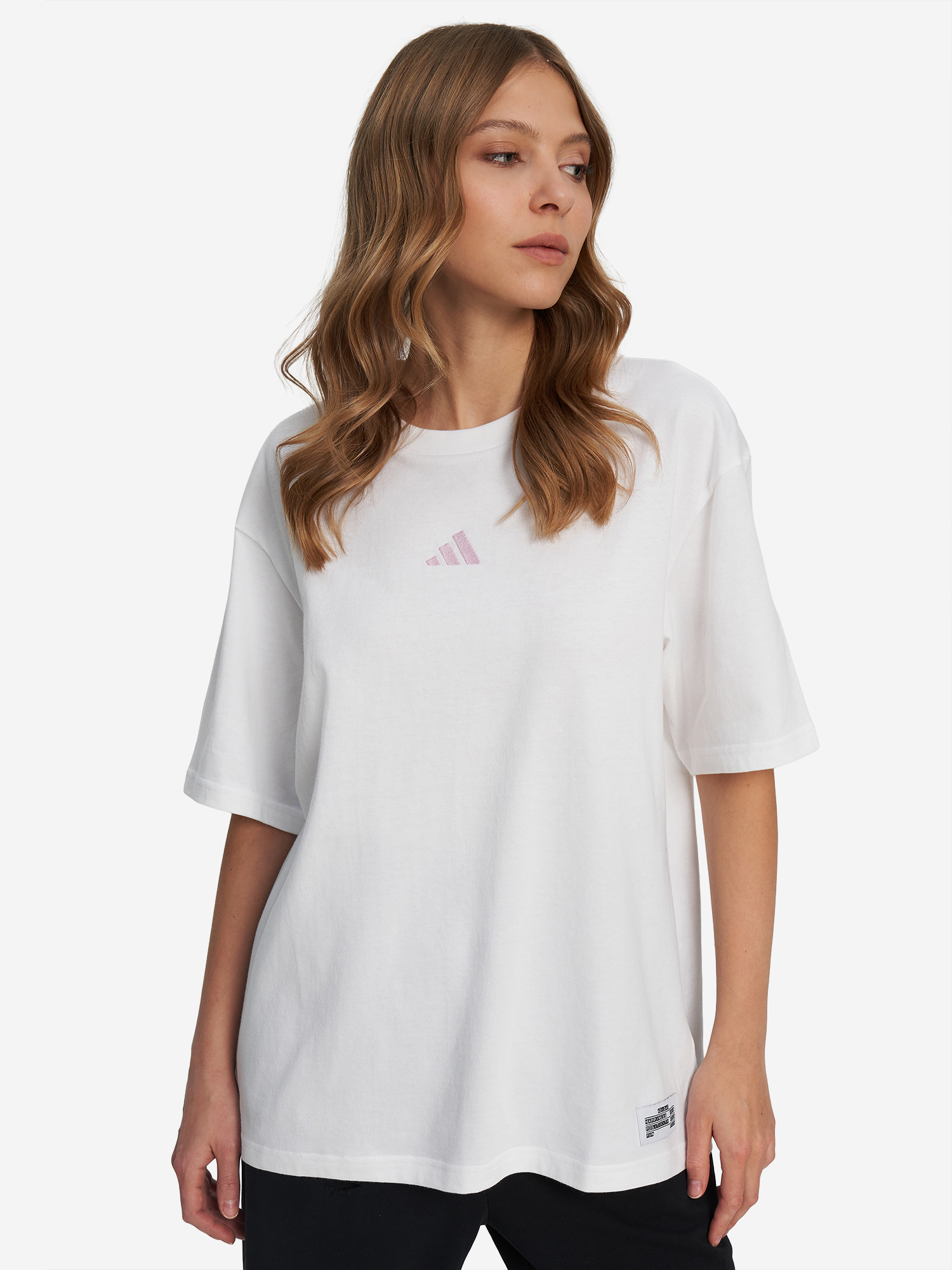 Изображение товара Женская футболка adidas из натурального хлопка с логотипом, свободный крой