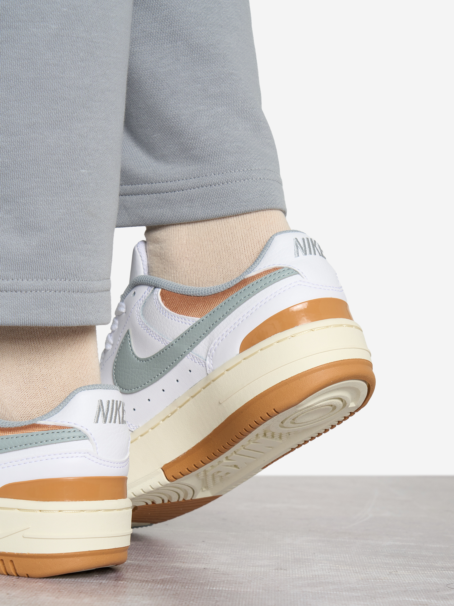 фото Кеды женские nike gamma force, белый