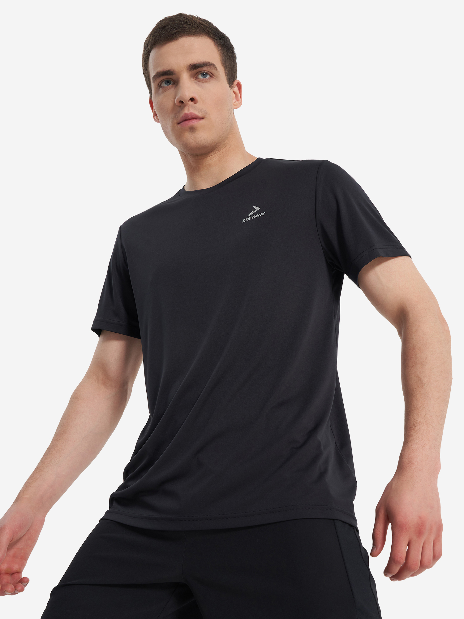 Изображение товара Мужская спортивная футболка Demix для бега и тренировок с влагоотводом и светоотражающими элементам