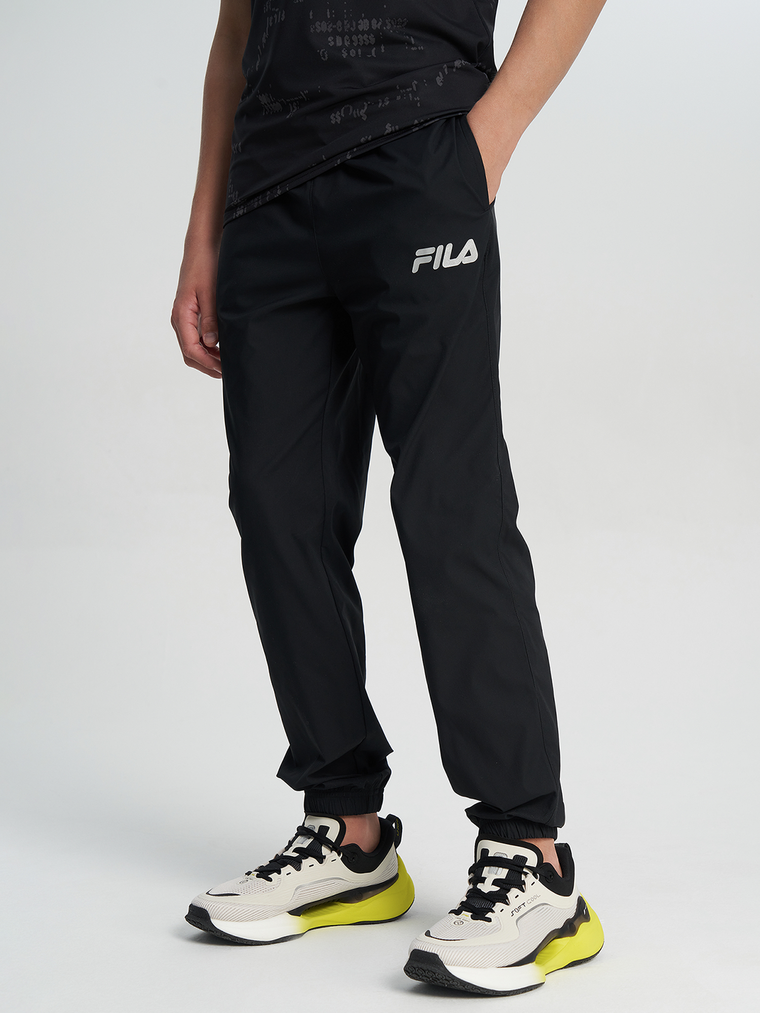 Изображение товара Детские спортивные брюки FILA для бега с отражающими элементами и регулируемой талией Изображение товара Детские спортивные брюки FILA для бега с отражающими элементами и регулируемой талией