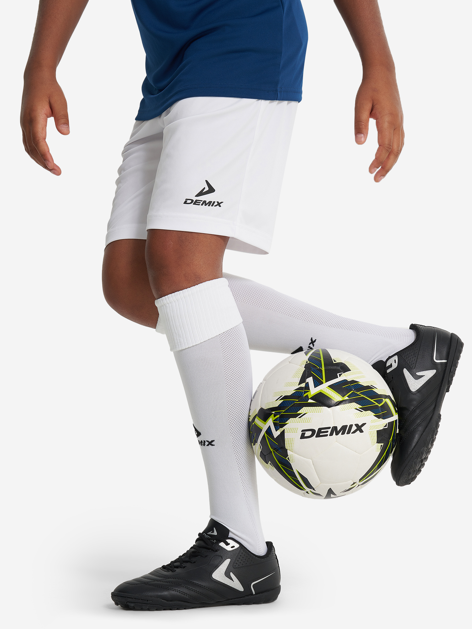 Изображение товара Футбольные шорты для мальчиков Demix с влаготводящей технологией Изображение товара Футбольные шорты для мальчиков Demix с влаготводящей технологией