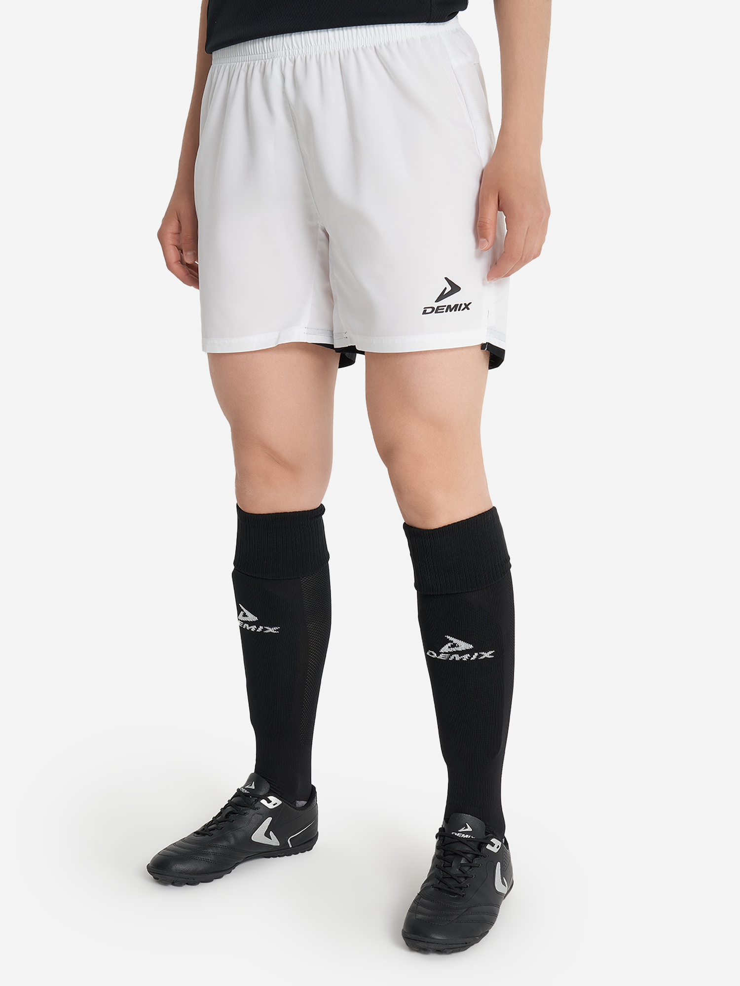 Изображение товара Женские короткие футбольные шорты Demix Pace для активных тренировок Лето