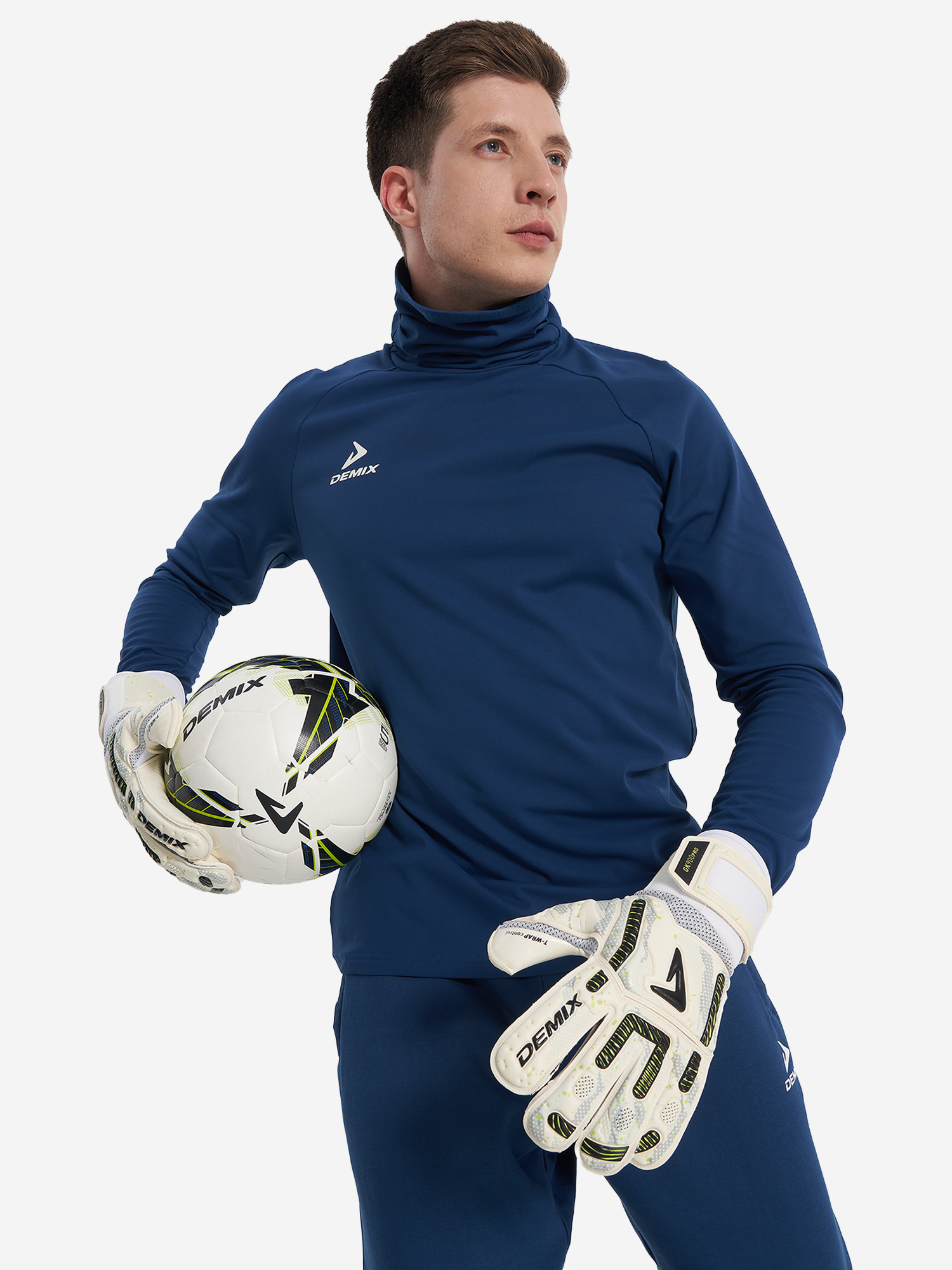 Изображение товара Мужской тренировочный джемпер Demix Playmaker для футбола всесезонный Изображение товара Мужской тренировочный джемпер Demix Playmaker для футбола всесезонный