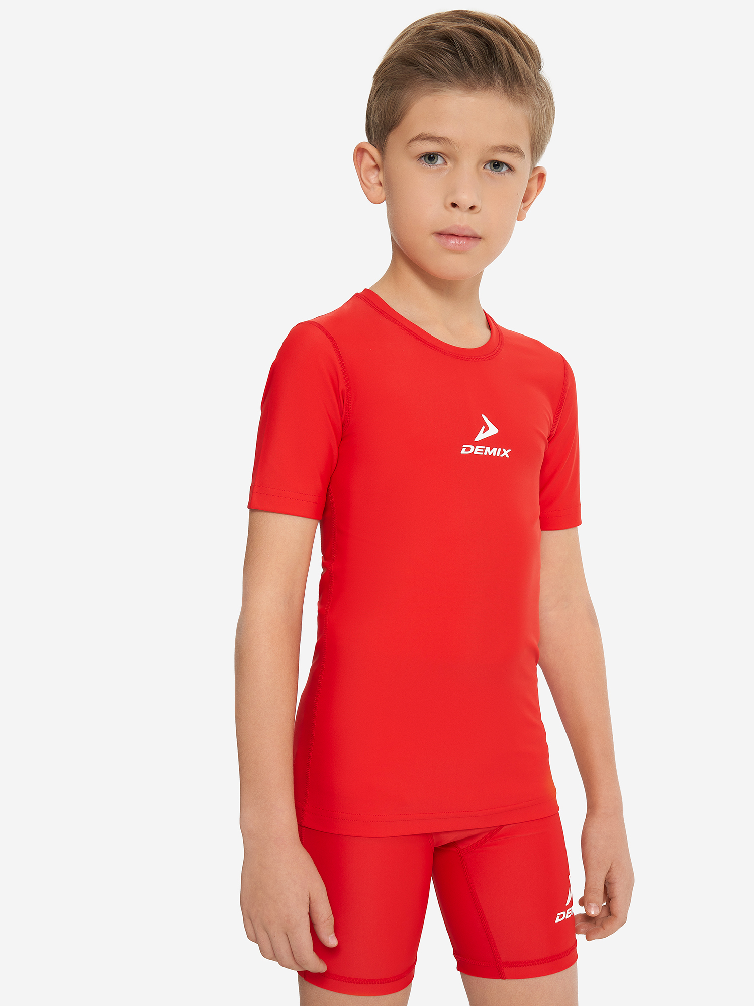 Изображение товара Футболка компрессионная для мальчиков Demix красного цвета