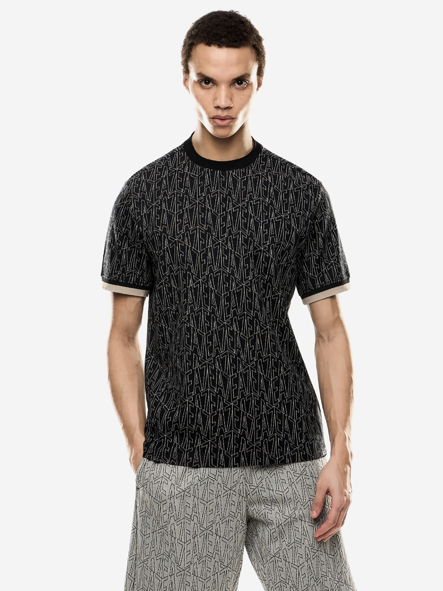 Изображение товара Мужская футболка EA7 черного цвета с логотипом для спортивного стиля