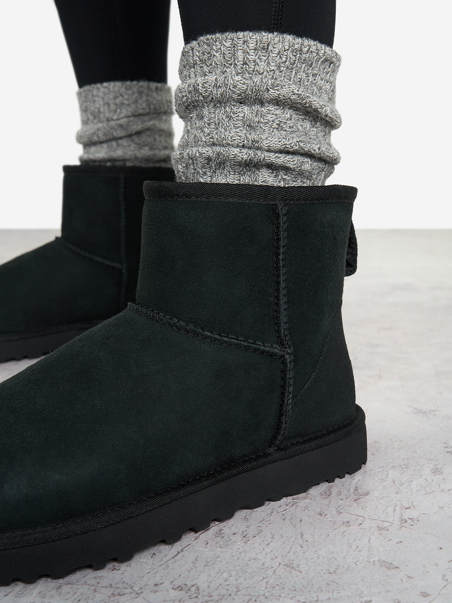 фото Угги женские ugg classic mini ii, черный