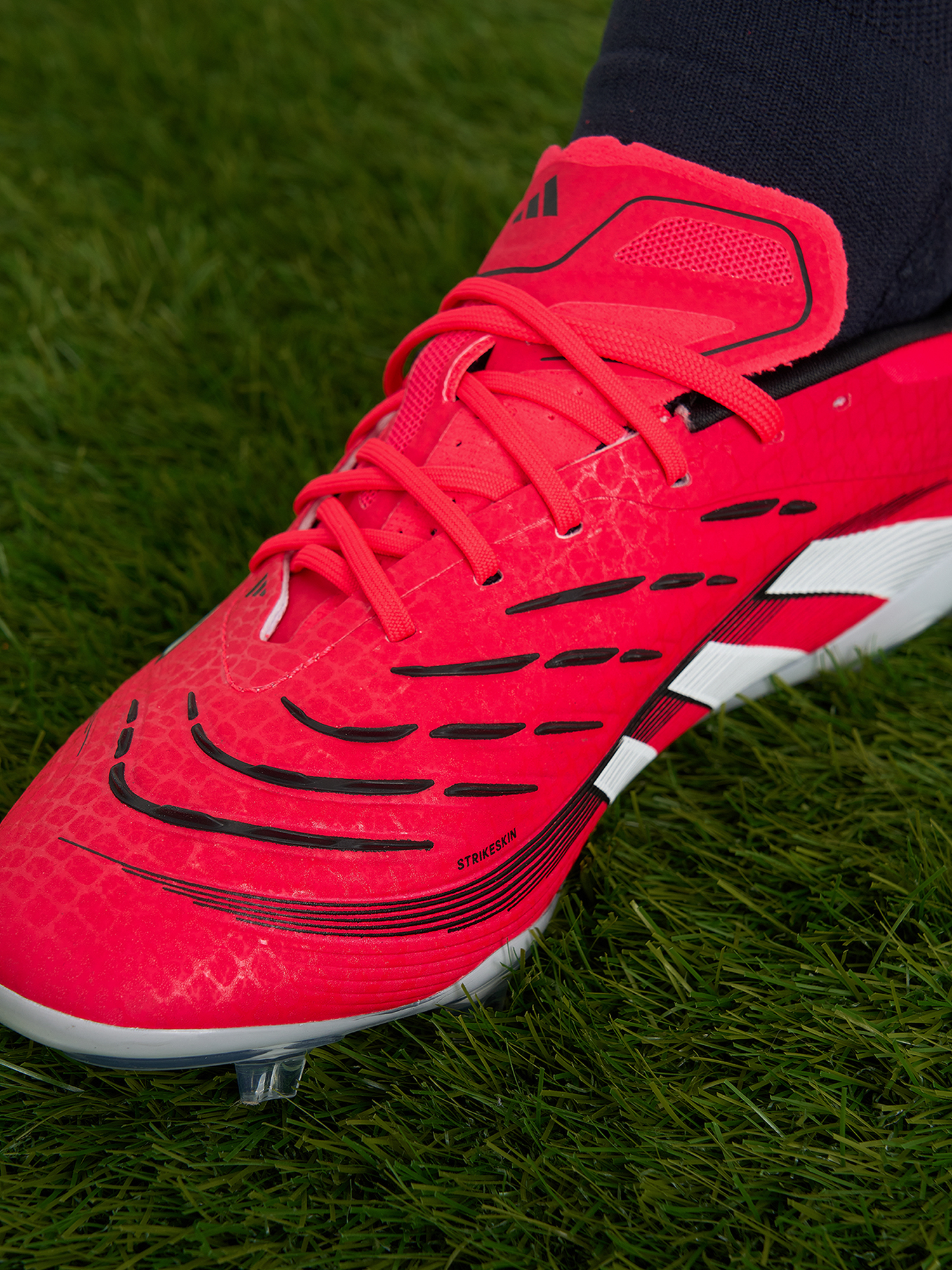фото Бутсы для мальчиков adidas predator pro fg j, красный