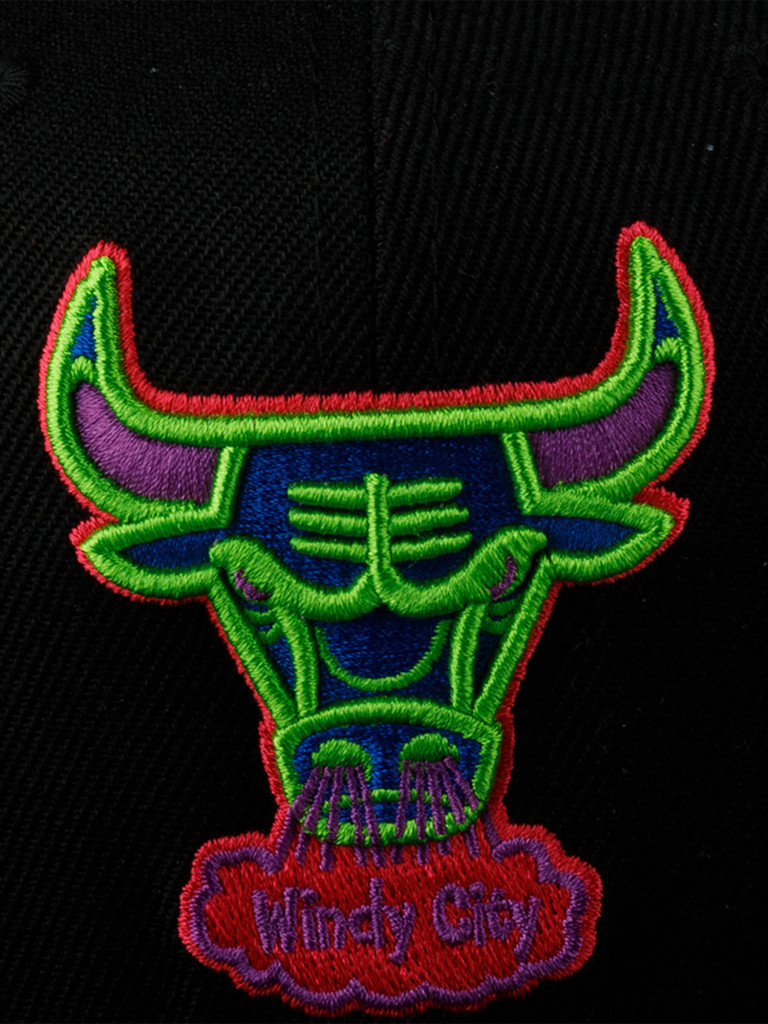 Бейсболка с прямым козырьком MITCHELL NESS 6HSFSH21324-CBUBLCK Chicago Bulls NBA (черный)