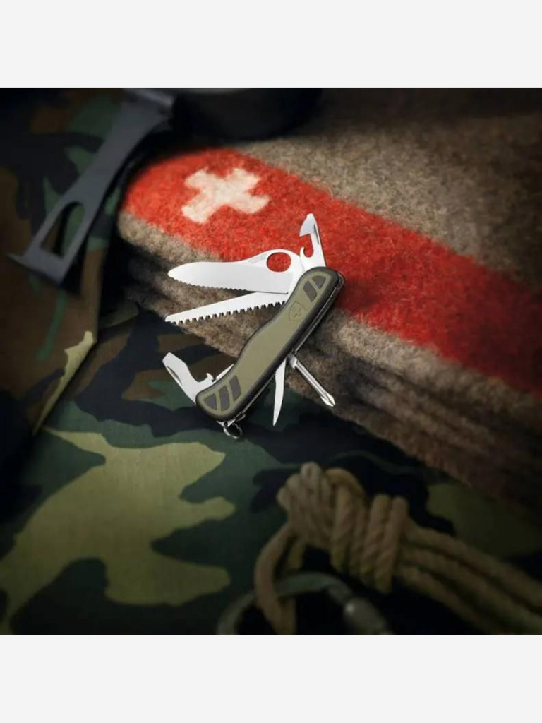 Складной нож Victorinox Military, функций: 10, 111мм, зеленый / черный, коробка картонная, 0.8461.mwch
