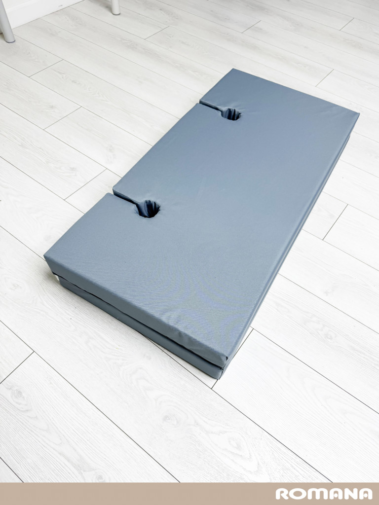 Мат с выемками для шведской стенки 100х100х8 см складной детский ROMANA