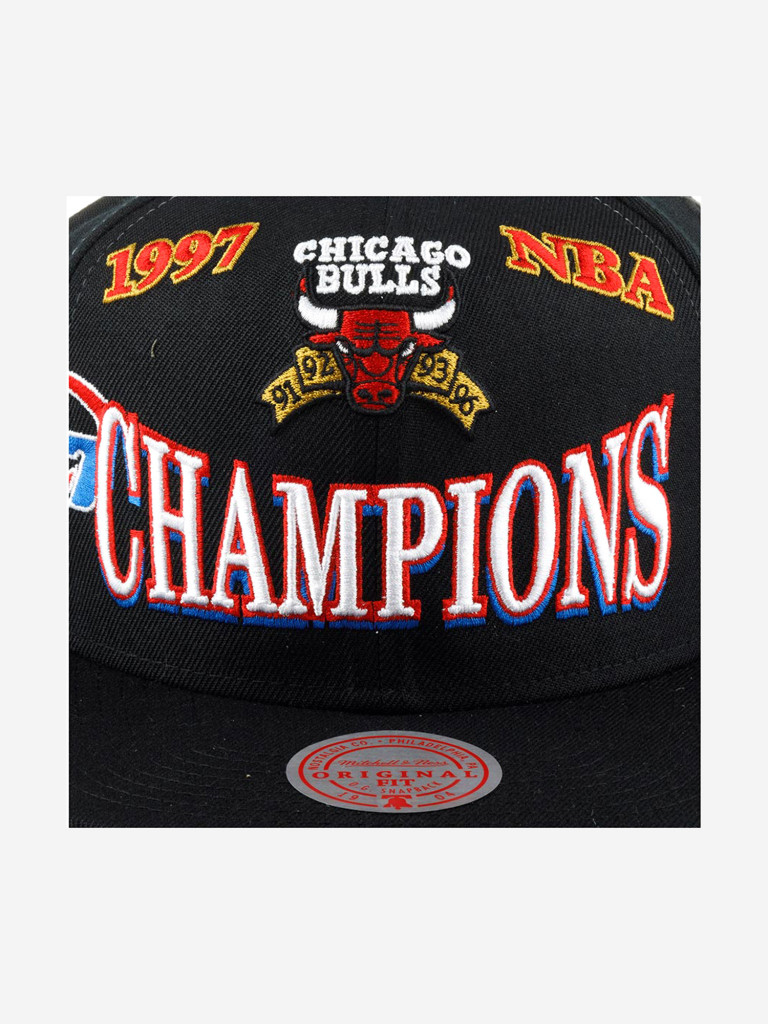 Бейсболка с прямым козырьком MITCHELL NESS HHSS1077-CBUYYPPPBLCK Chicago Bulls NBA (черный)
